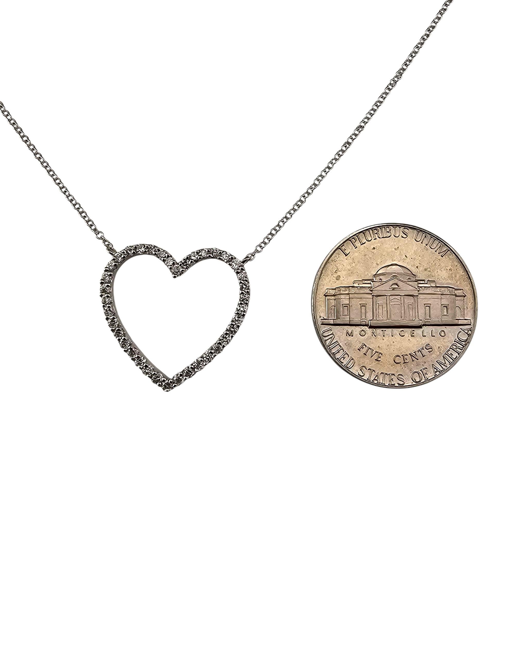 Collier à pendentif cœur ouvert en or blanc 14K et diamants #23756 Pour femmes en vente