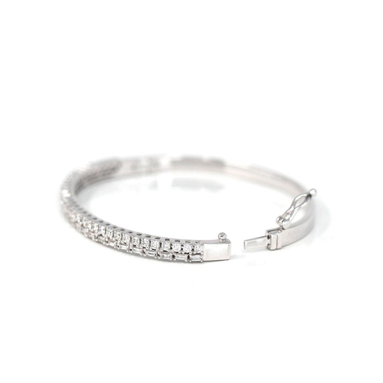 14k White Gold Diamond Oval Luxury Bangle Bracelet For Sale at 1stDibs