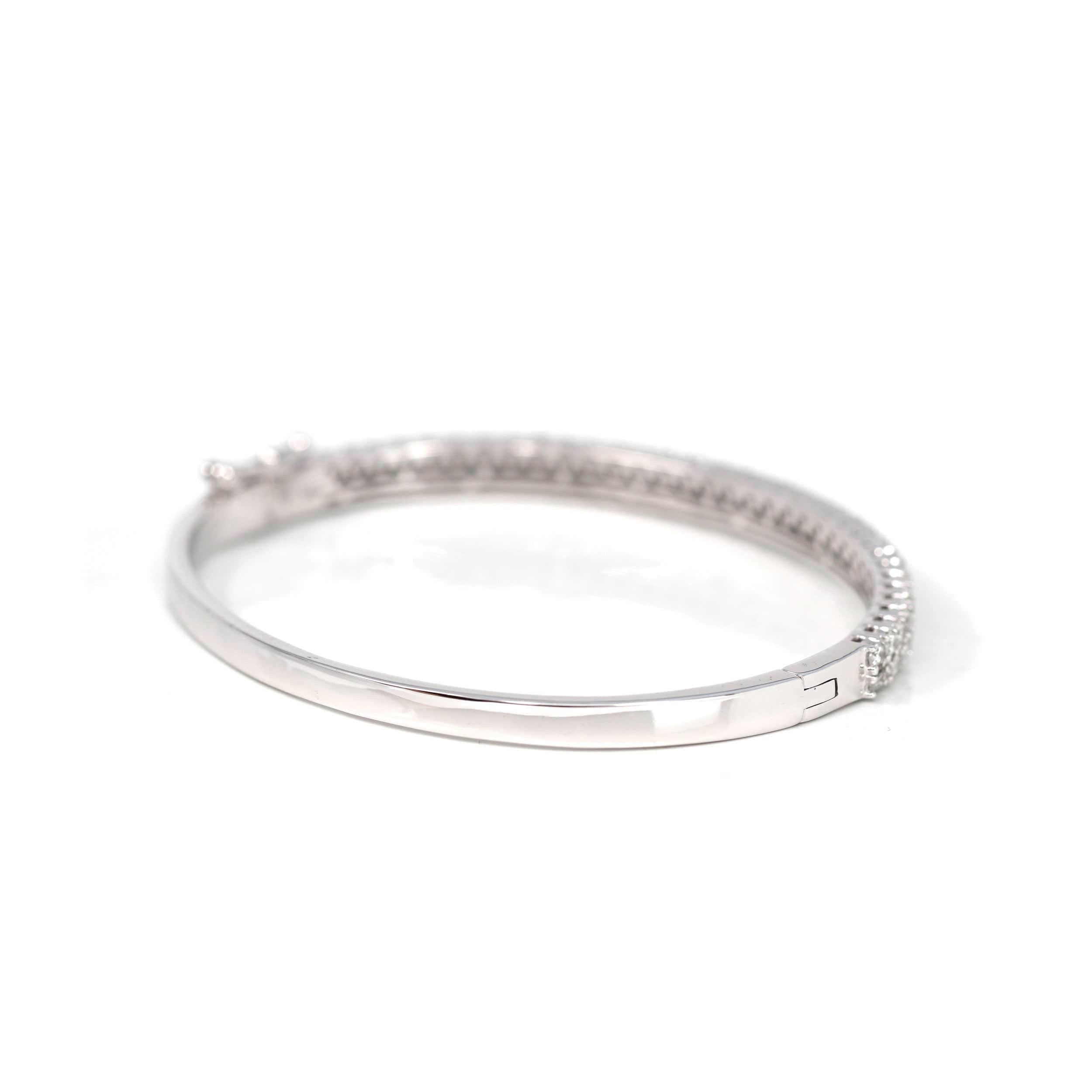 Round Cut 14k White Gold Diamond Oval Luxury Bangle Bracelet For Sale