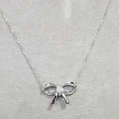 Collana con fiocco in oro bianco 14 carati con diamanti Pave