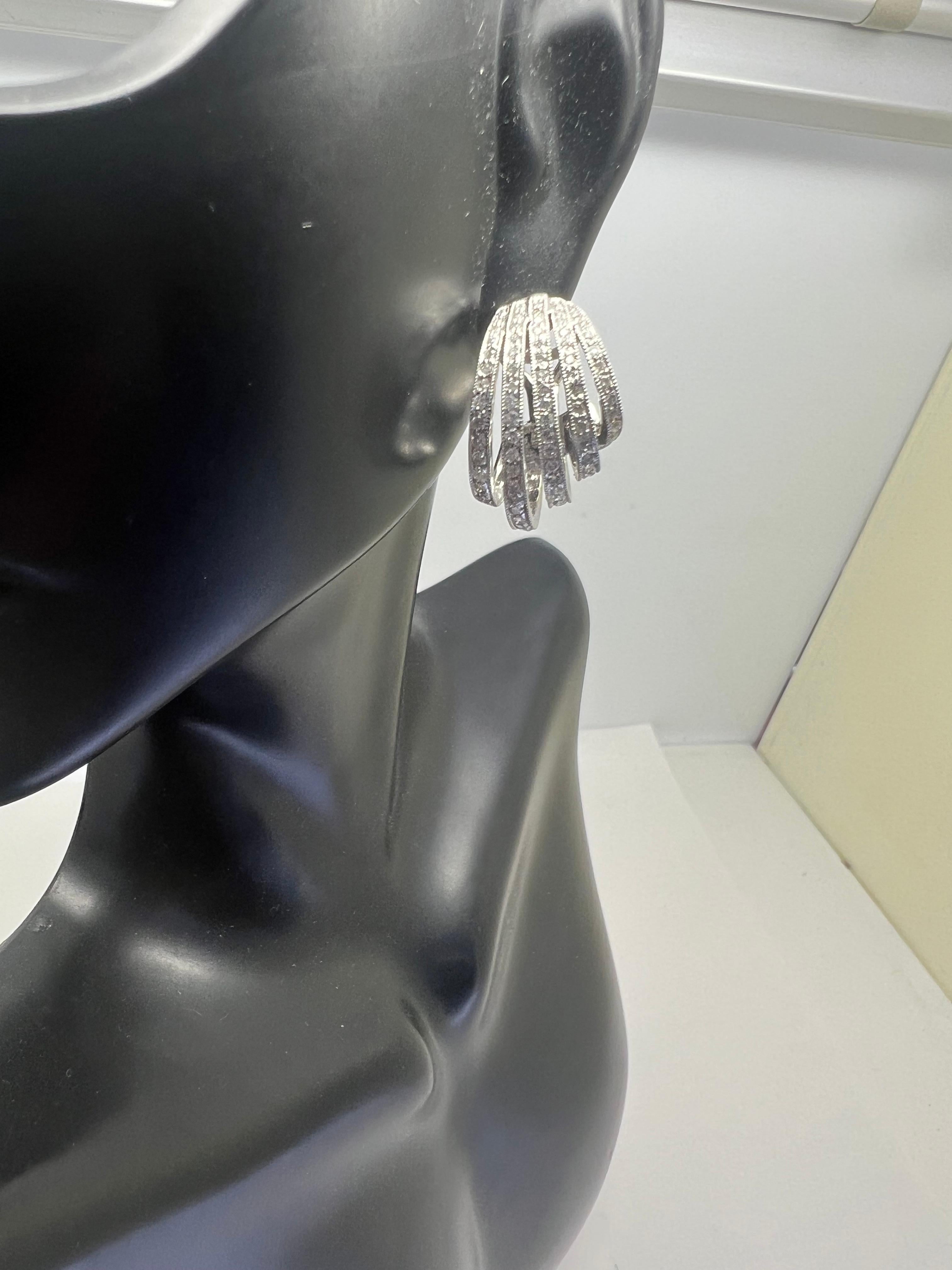 Art déco Boucles d'oreilles en or blanc 14k Diamond Pave Drop Dangle Leaver Back Shell Earrings en vente