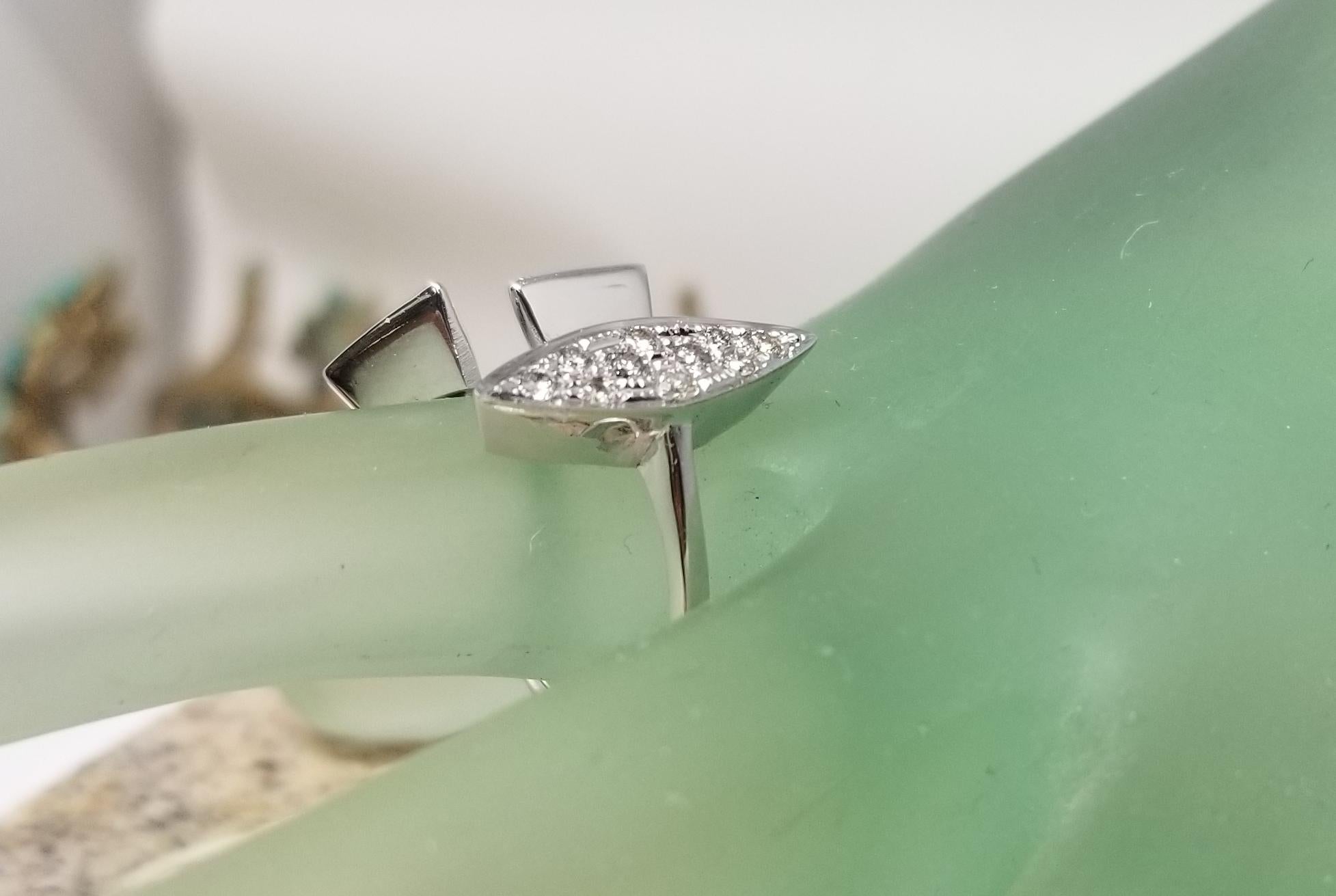 Split Cuff-Stil Ring, 18 Karat Weißgold Diamant Pave' geteilt im Angebot 1