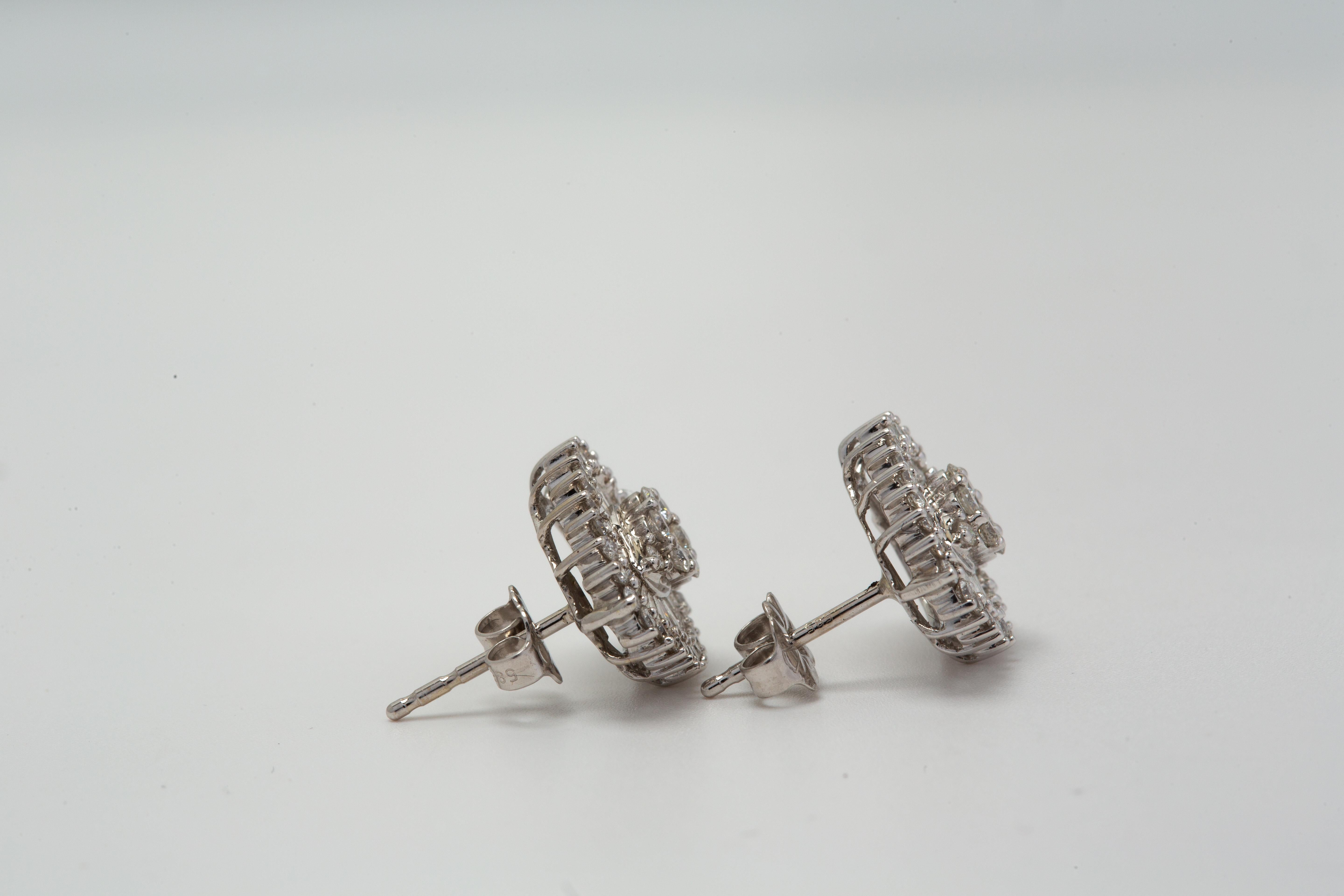 Boucles d'oreilles en or blanc 14k avec diamants en forme de poire en vente 6