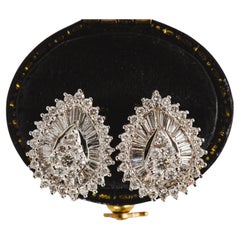 Boucles d'oreilles en or blanc 14k avec diamants en forme de poire