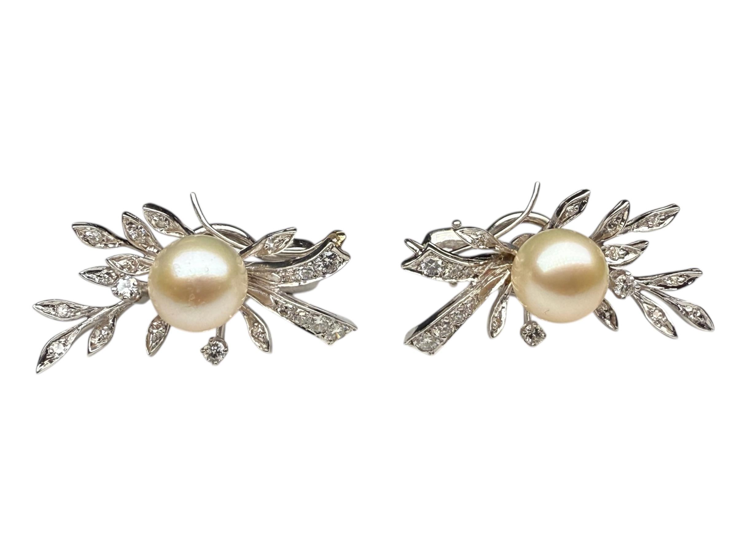 Paire de boucles d'oreilles en or blanc 14K avec diamants et perles en vente 6