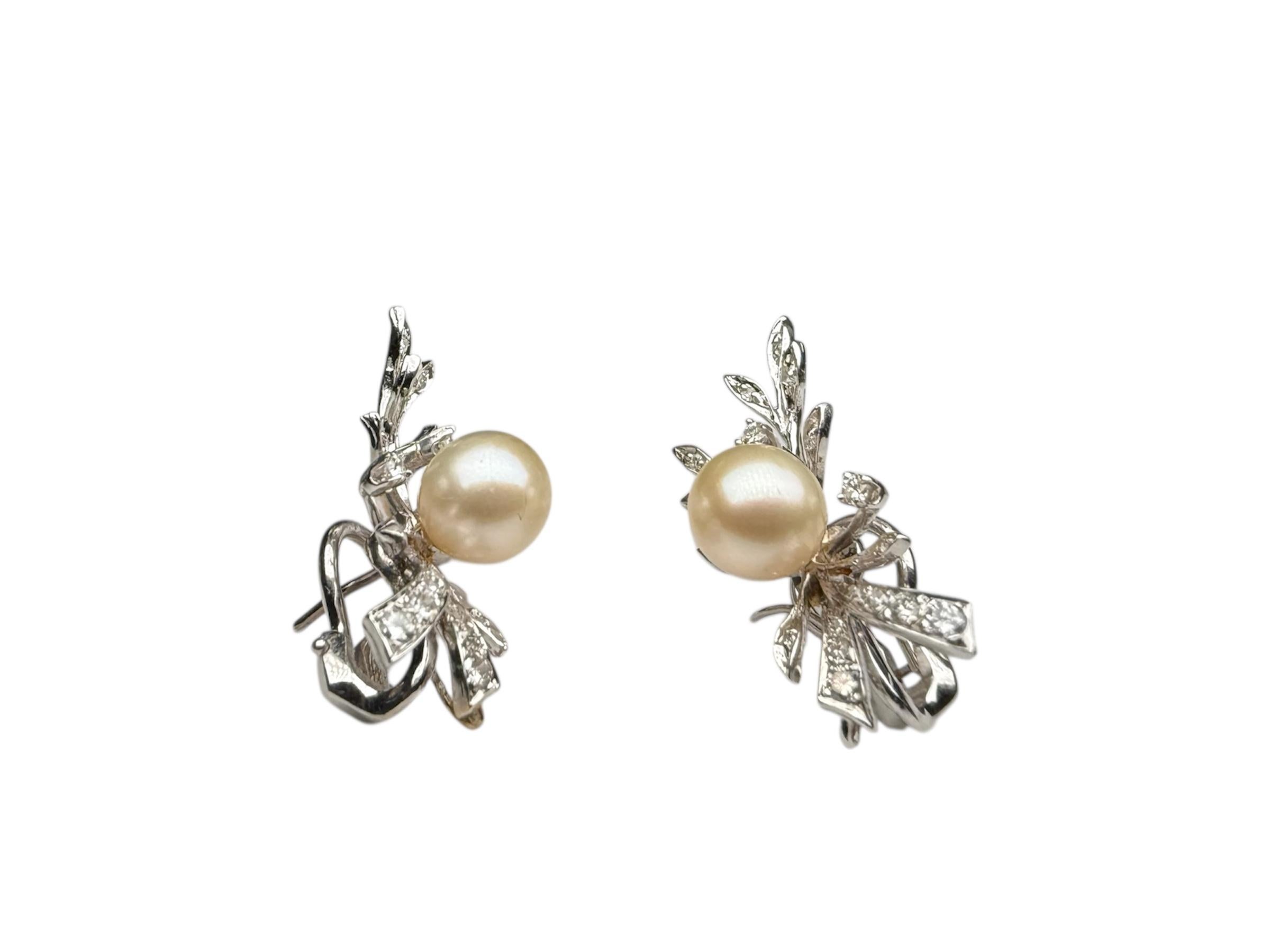 Paire de boucles d'oreilles en or blanc 14K avec diamants et perles en vente 7