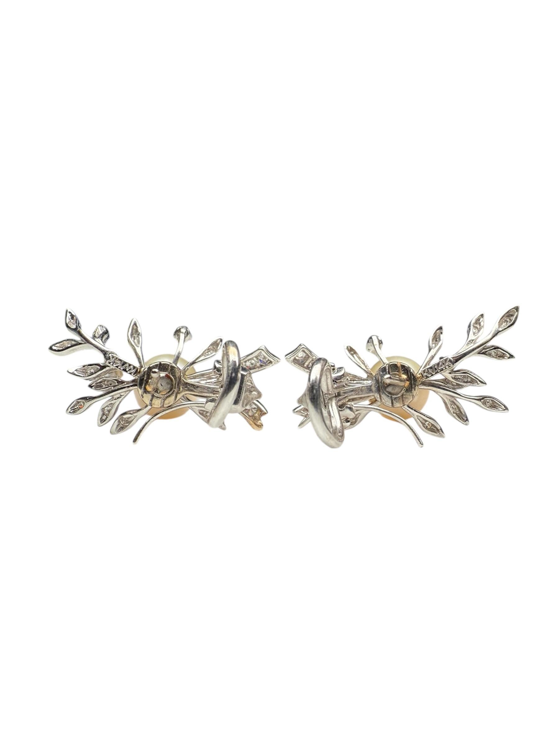 Paire de boucles d'oreilles en or blanc 14K avec diamants et perles en vente 3