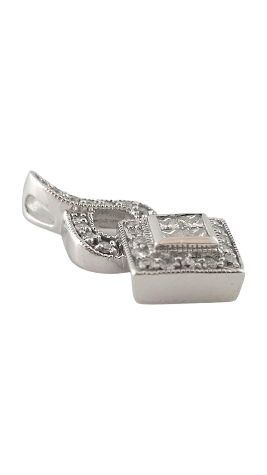 Taille princesse Pendentif en or blanc 14 carats avec diamant n°16325 en vente