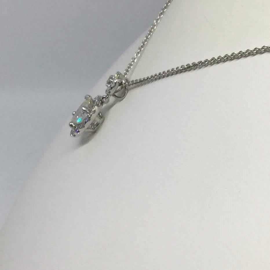 Modern 14 Karat White Gold Diamond Pendant Necklace 0.83 Carat For Sale