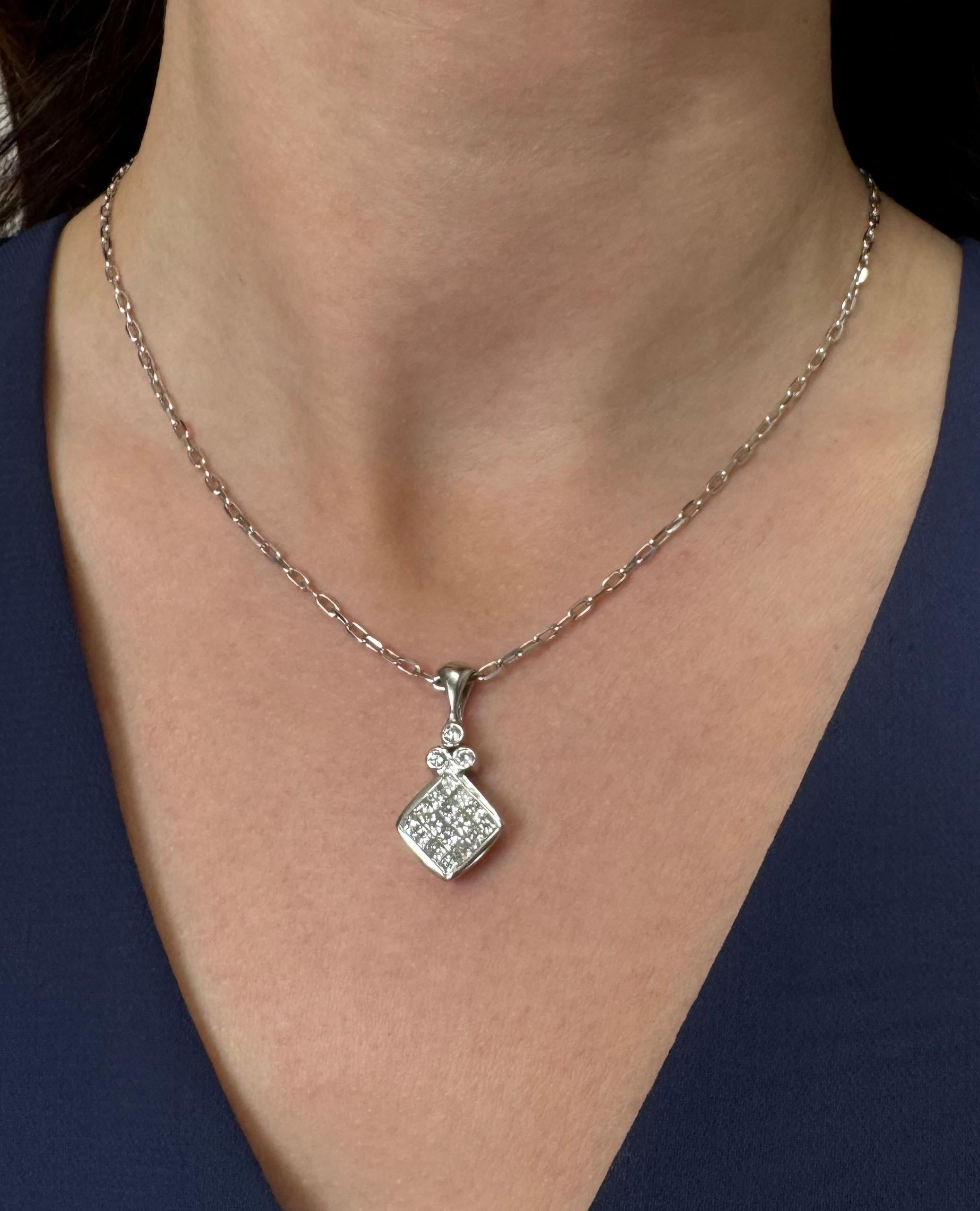 14K Weißgold Unsichtbar gefasste Diamant-Anhänger-Halskette in quadratischer Form mit Diamanten in Diamanten (Carréschliff)