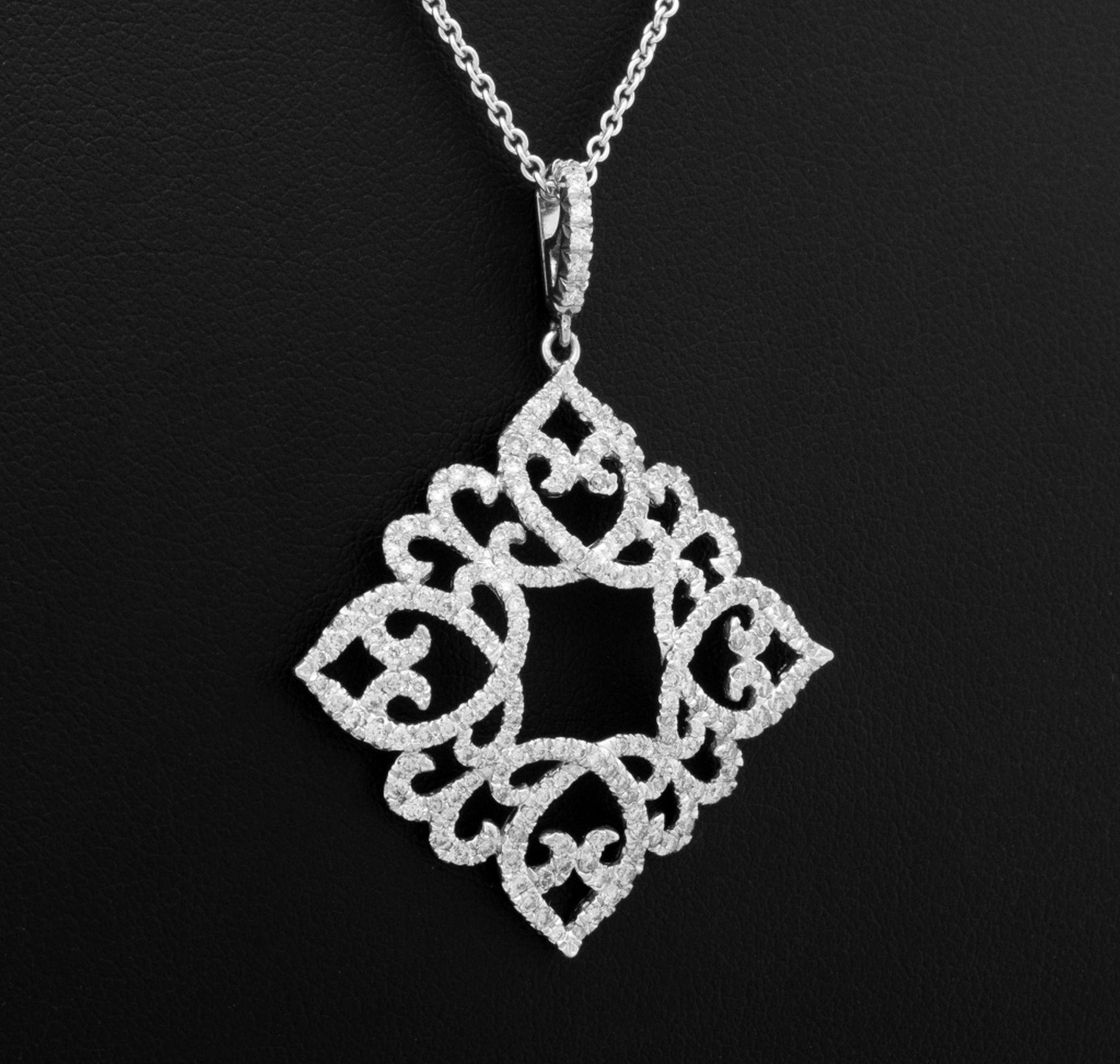 Taglio brillante 14K White Gold Diamond Pendant Necklace in vendita