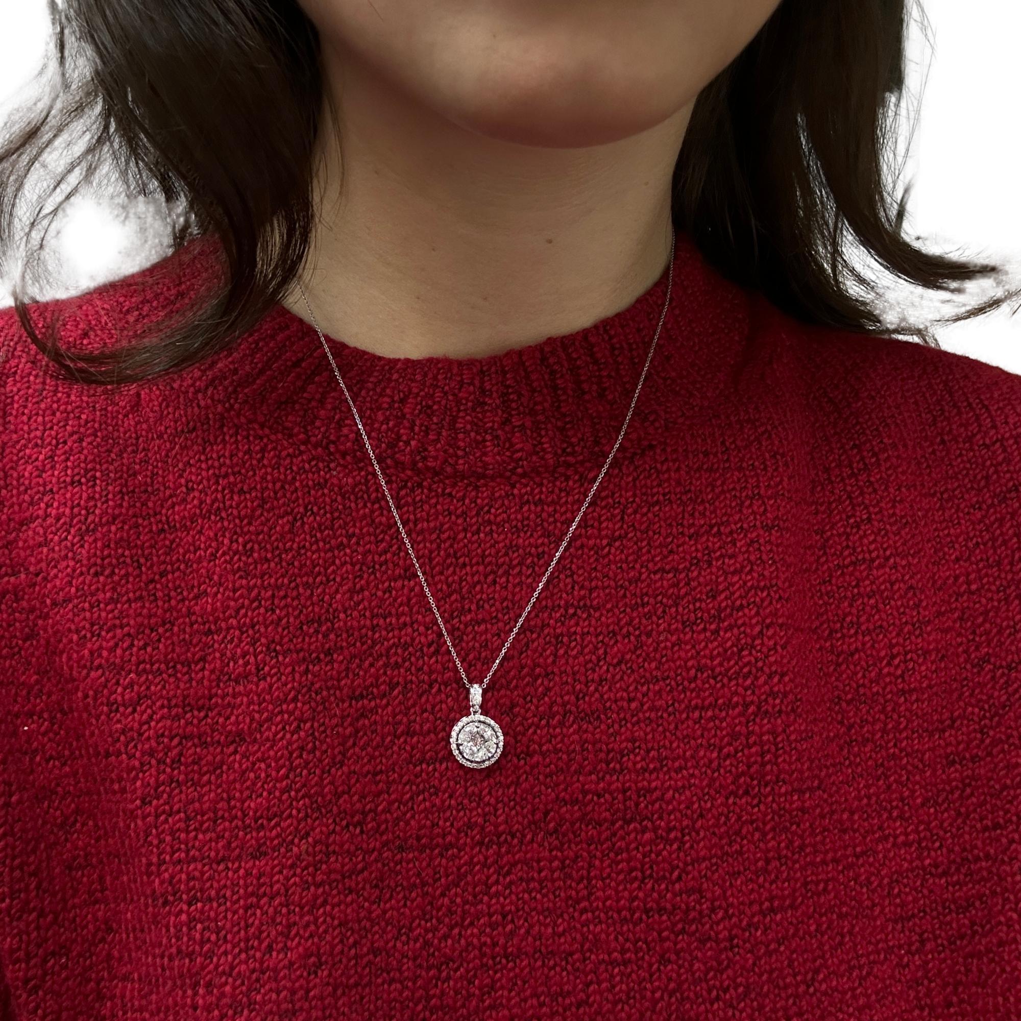 Collana con diamante in oro bianco 14K
Condit: In buone condizioni, con qualche lieve usura superficiale dovuta all'età.
Lunghezza: catena da 18 pollici, ciondolo da 1,5 pollici
Marcature: AU 585