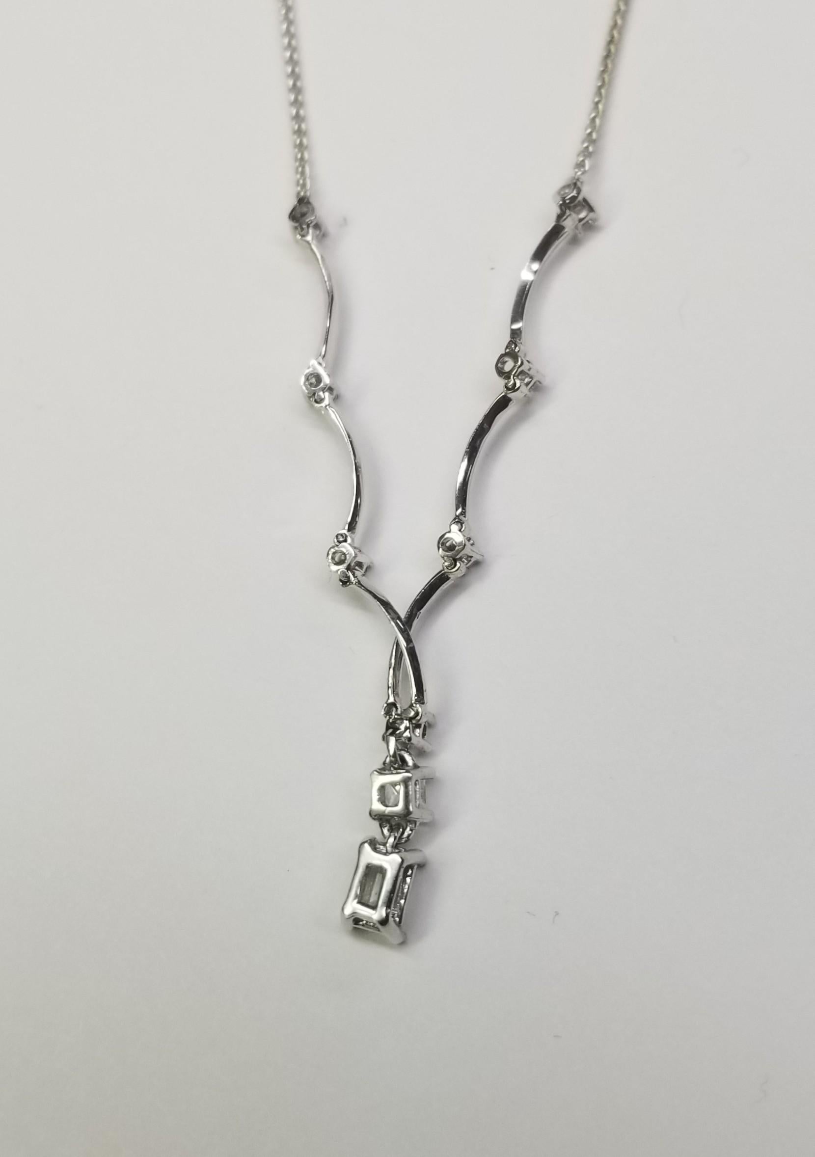 Contemporaneo Pendente in oro bianco 14k con diamante da 0,50 carati. in vendita