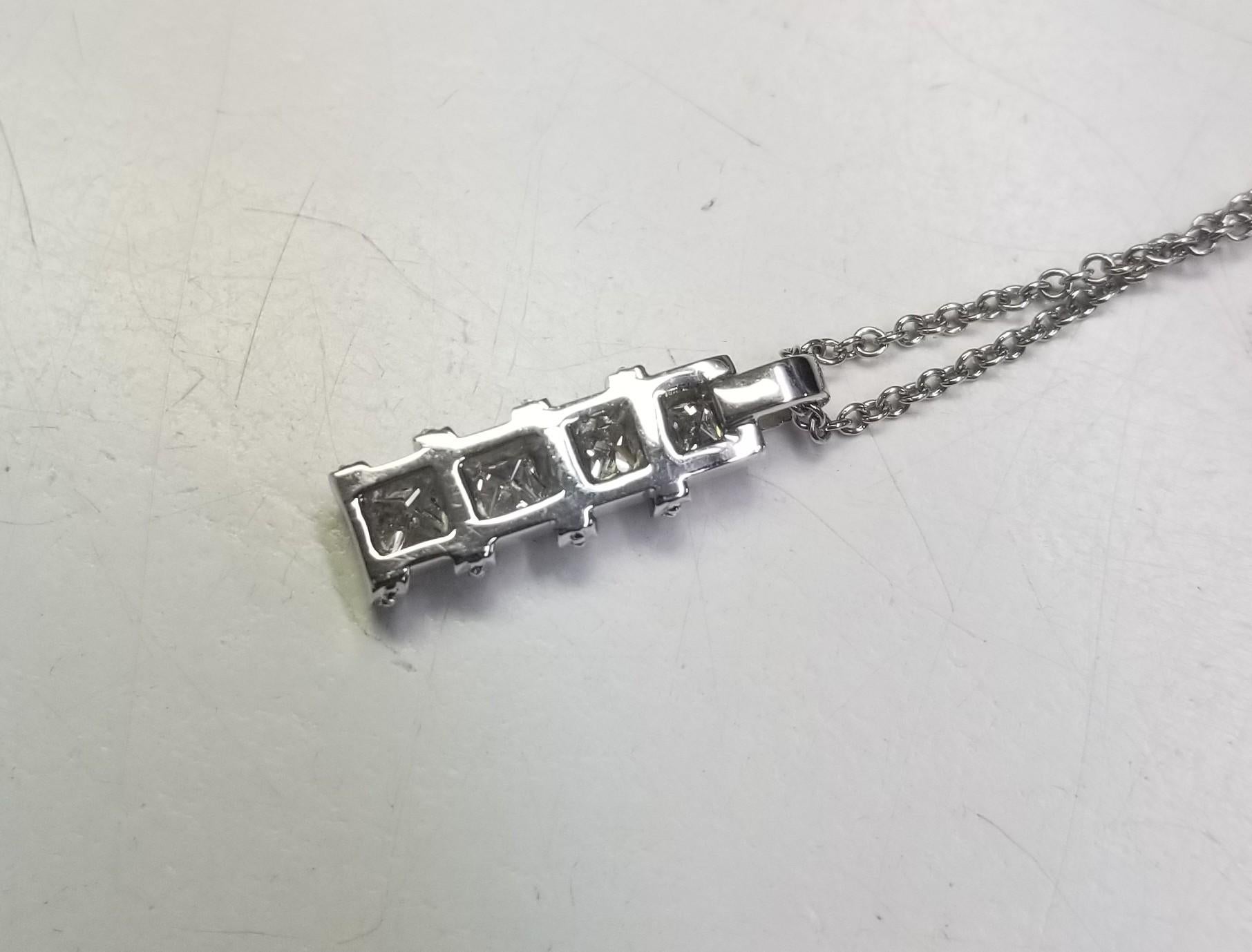 Contemporaneo Ciondolo in oro bianco 14k con diamante del peso di .81pts. in vendita