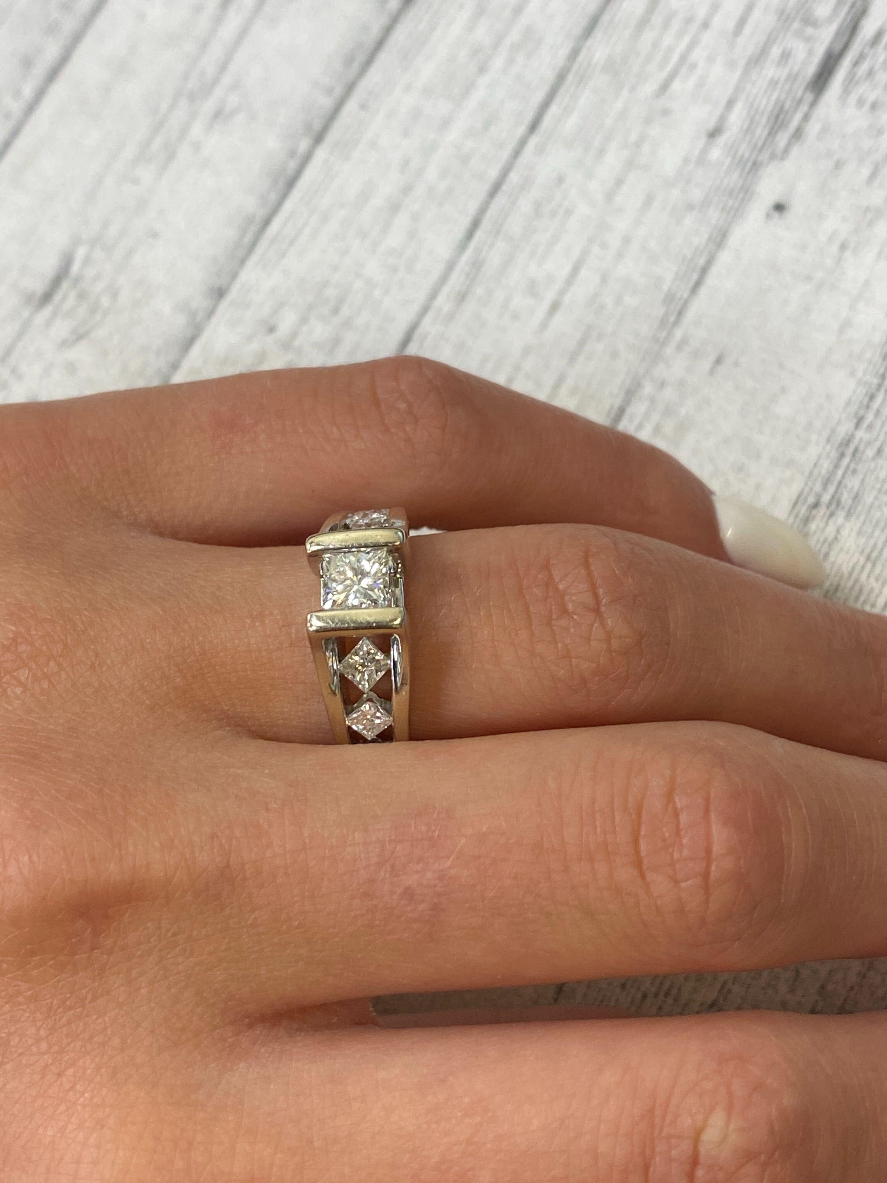 14 Karat White Gold Diamond Princess Cut Women's Engagement Ring 2.61 Carat For Sale 1