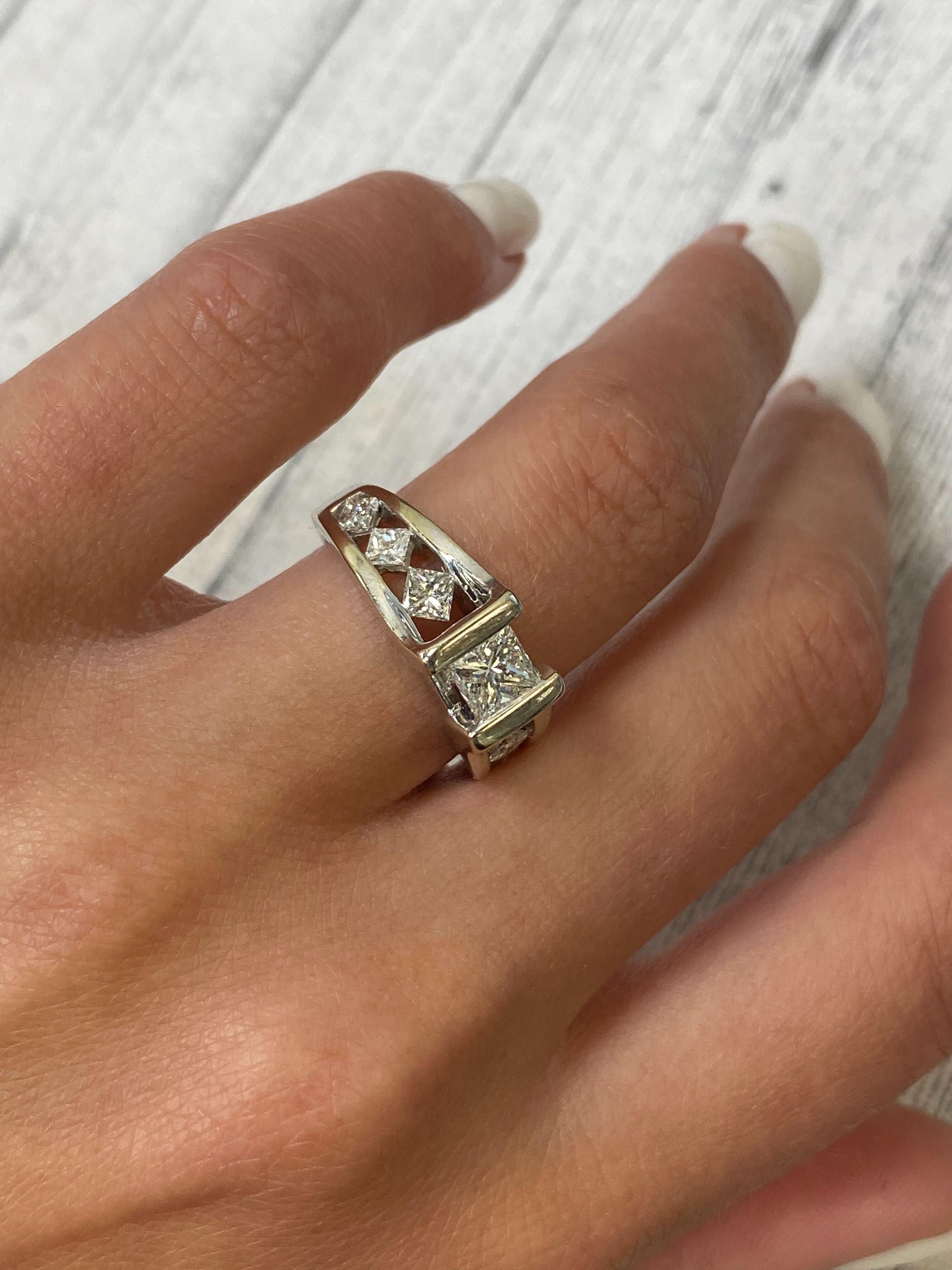 14 Karat White Gold Diamond Princess Cut Women's Engagement Ring 2.61 Carat For Sale 2