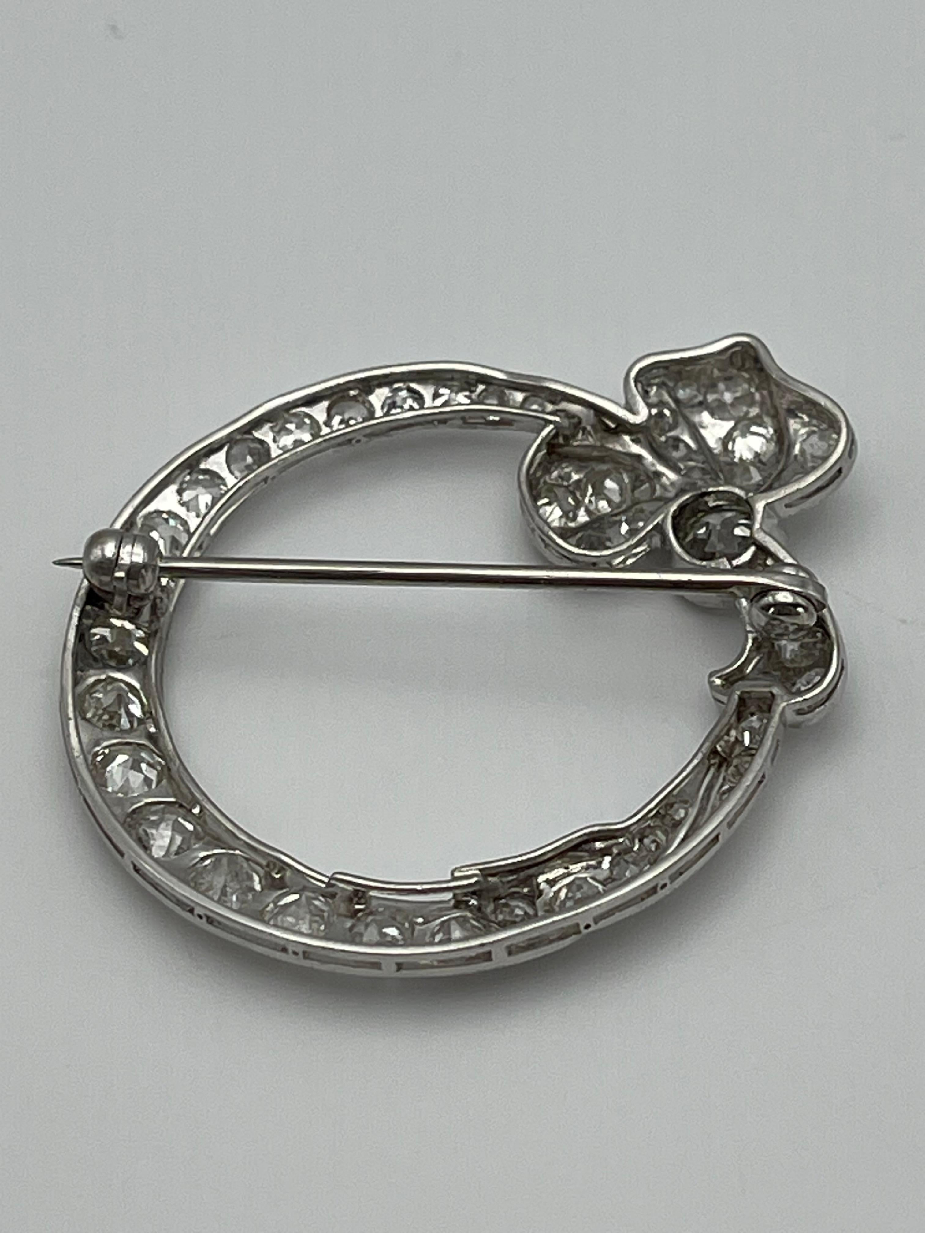14K White Gold Diamond Ribbon Brooch Pin In Good Condition For Sale In Stuart, FL