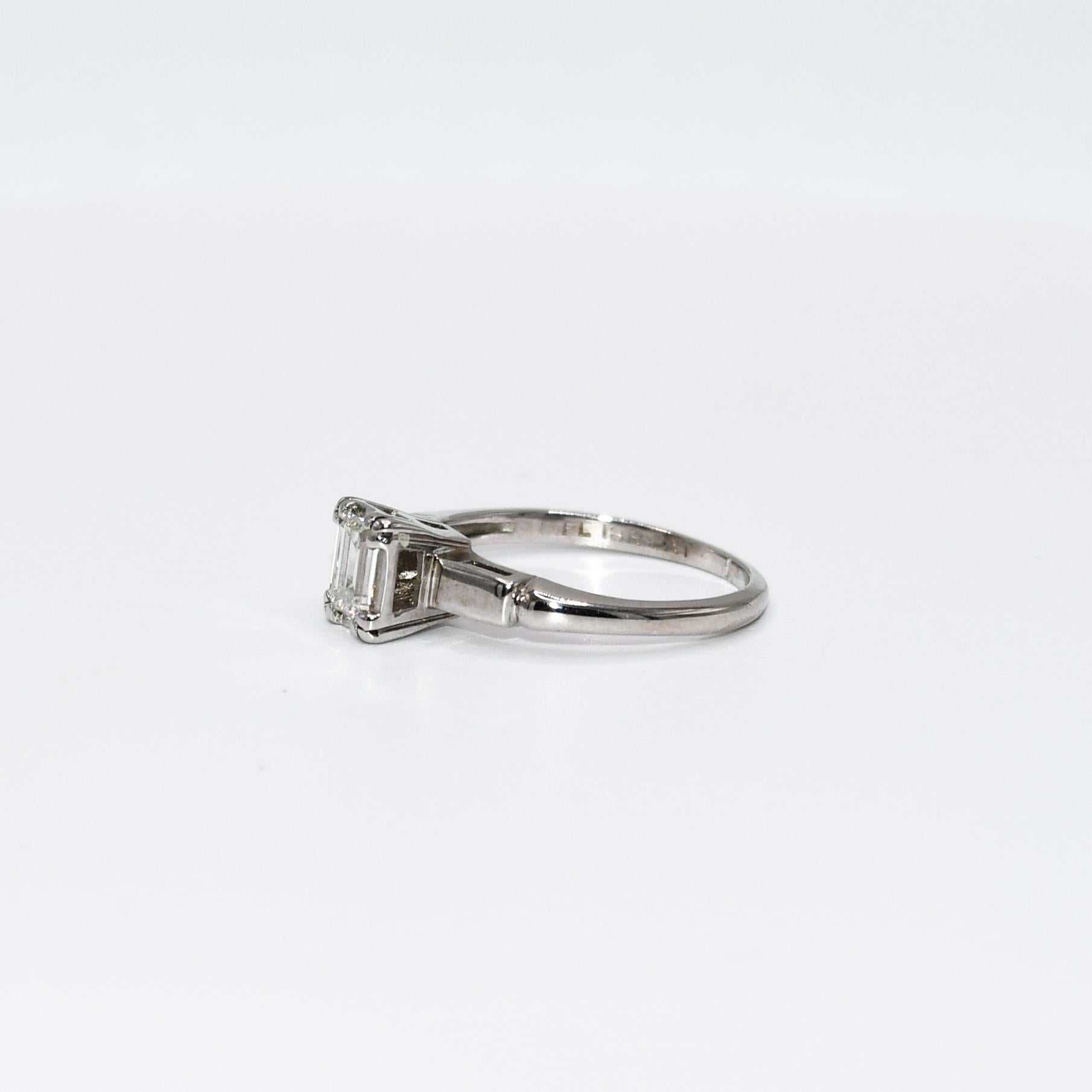 Women's 14K White Gold Diamond Ring, 2.3g For Sale