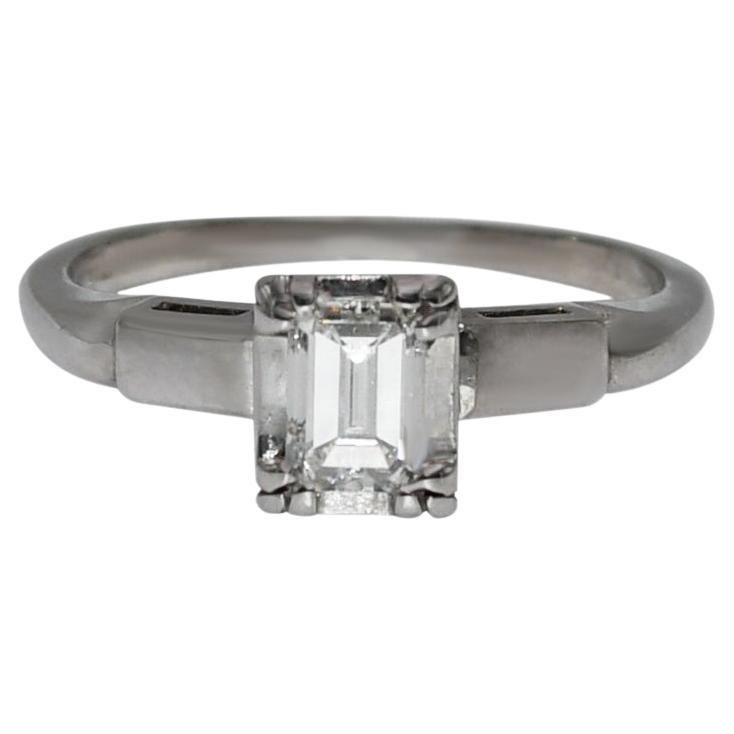 14K White Gold Diamond Ring, 2.3g For Sale
