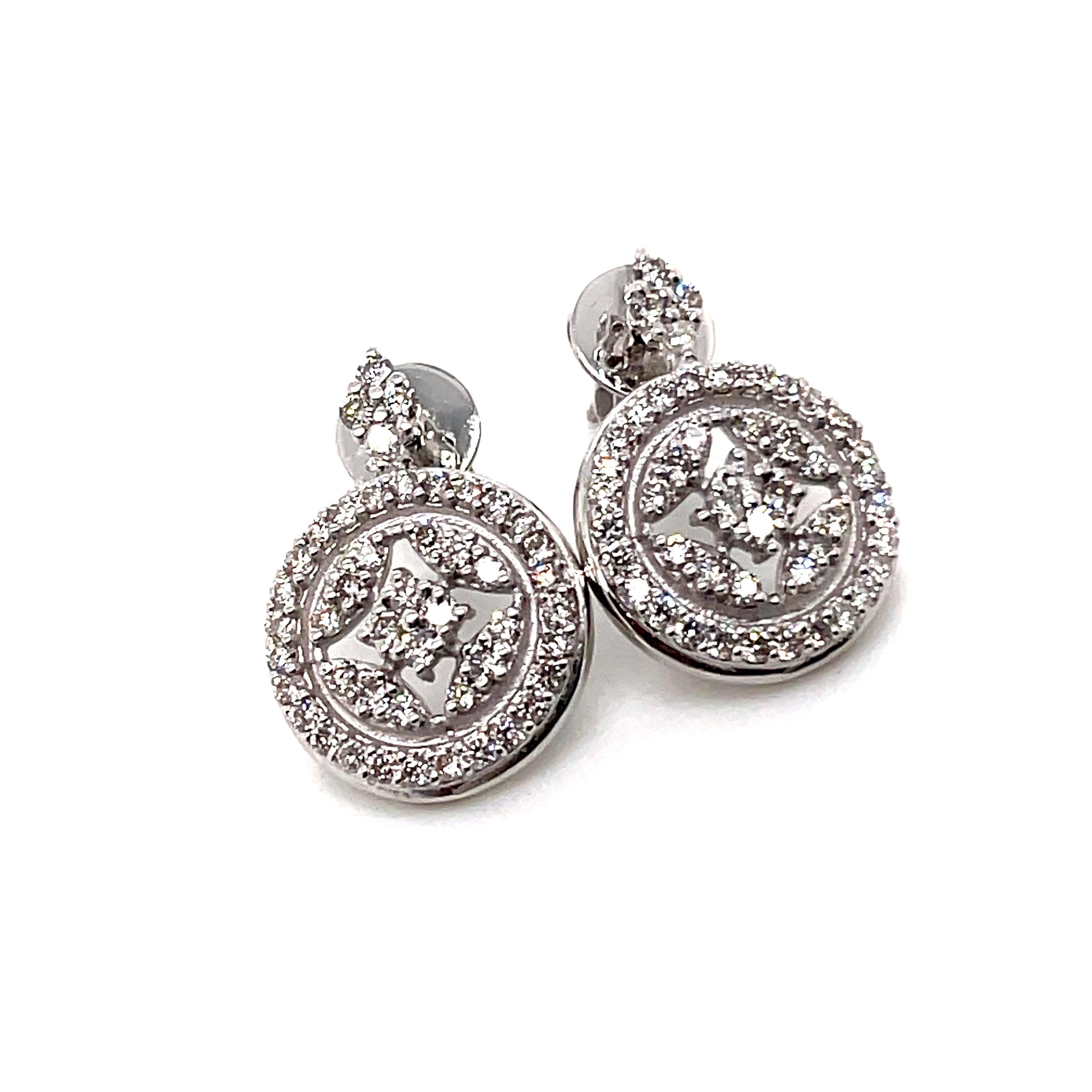 Boucles d'oreilles en or blanc 14k diamant rond en pavé, 1.34 cts en vente 1