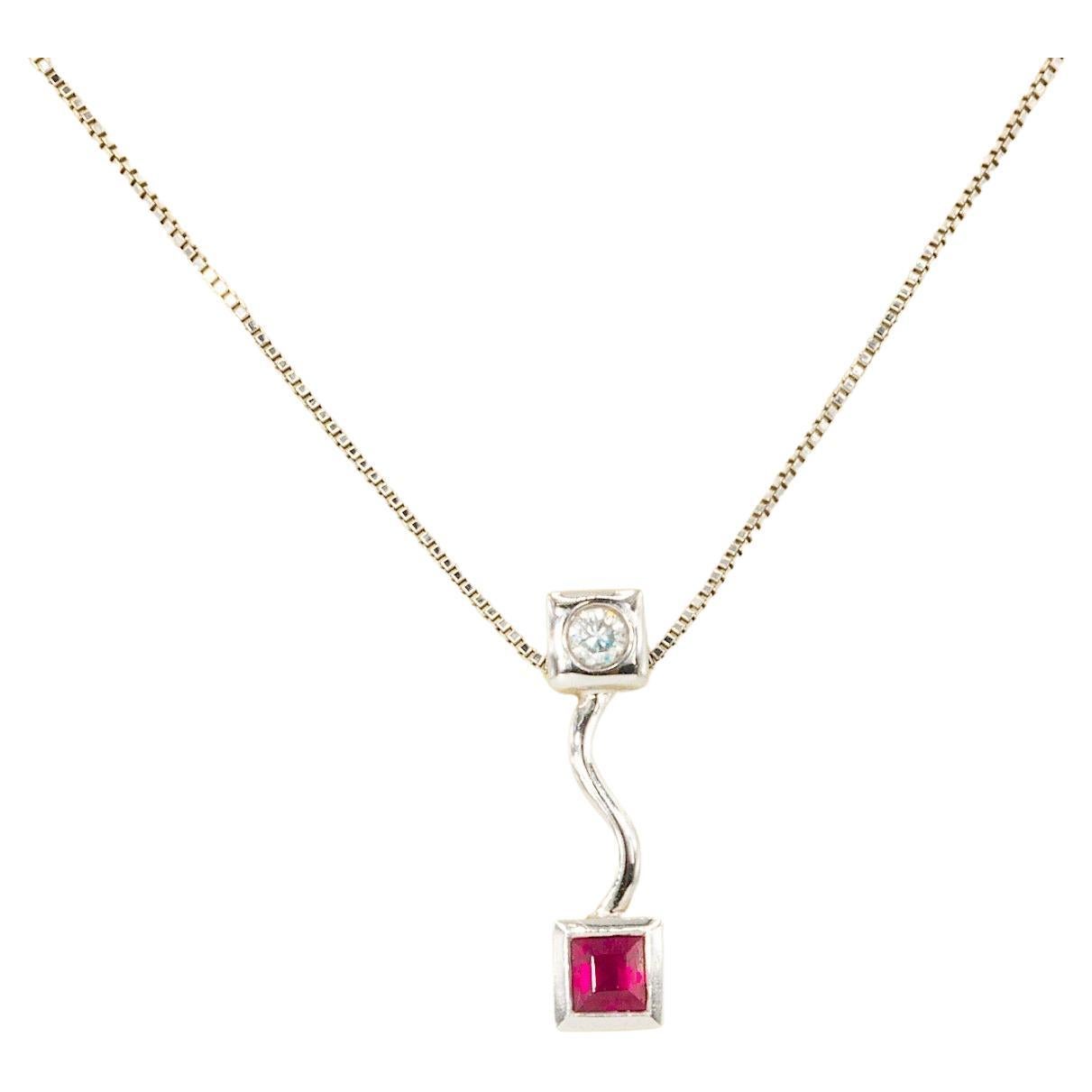 Collier à pendentifs en or blanc 14k avec diamants et rubis