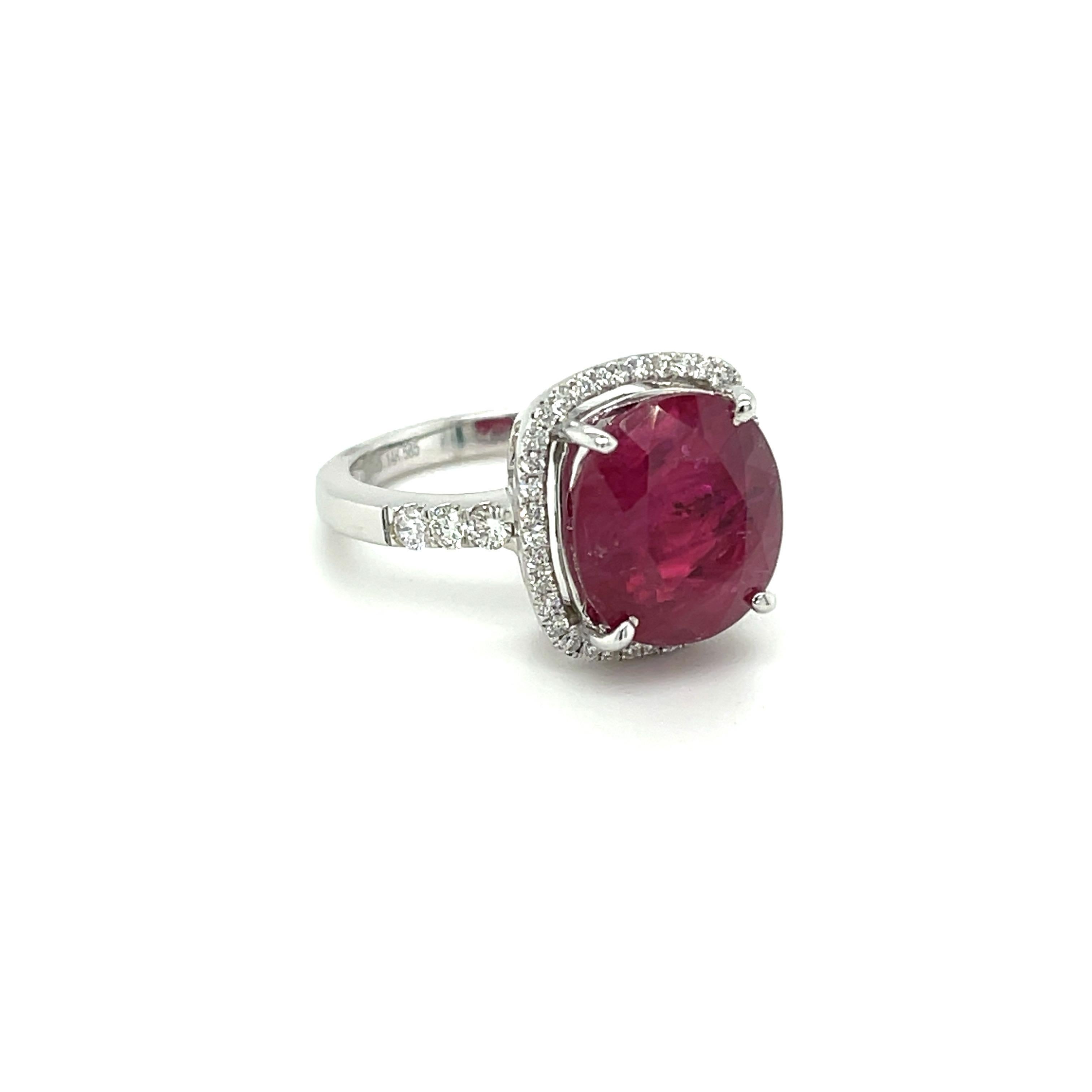 14K White Gold Diamond & Ruby Ring In Good Condition For Sale In Pasadena, CA