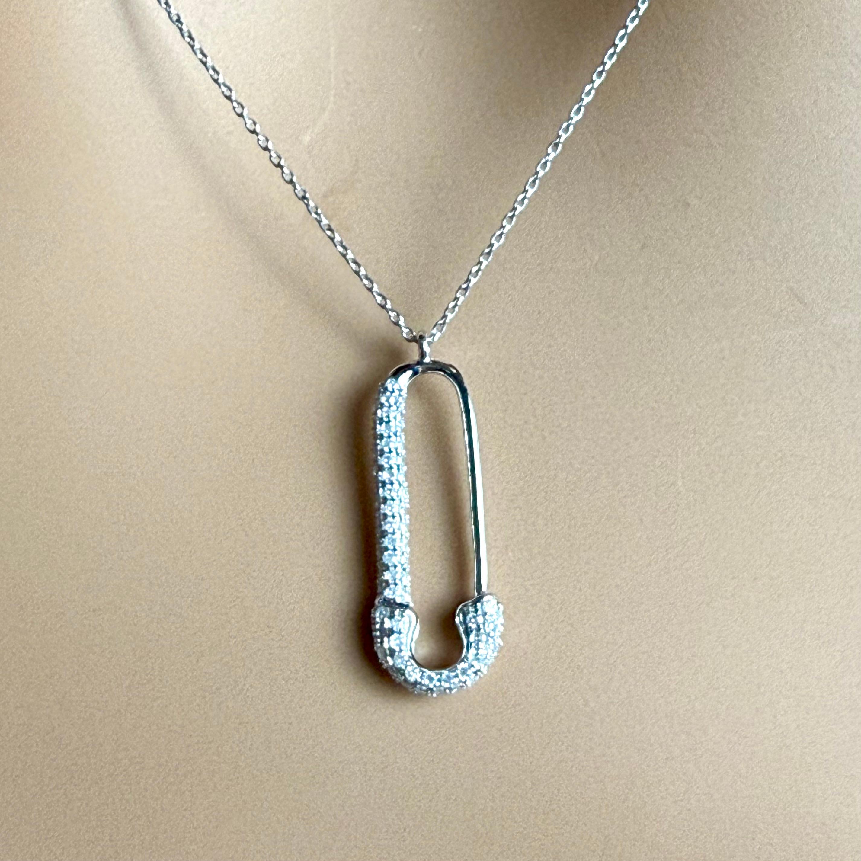 Donna 14K White Gold Diamond Safety Pin 0.20 Carats 0.78 Inch  Necklace 18 Inch in vendita