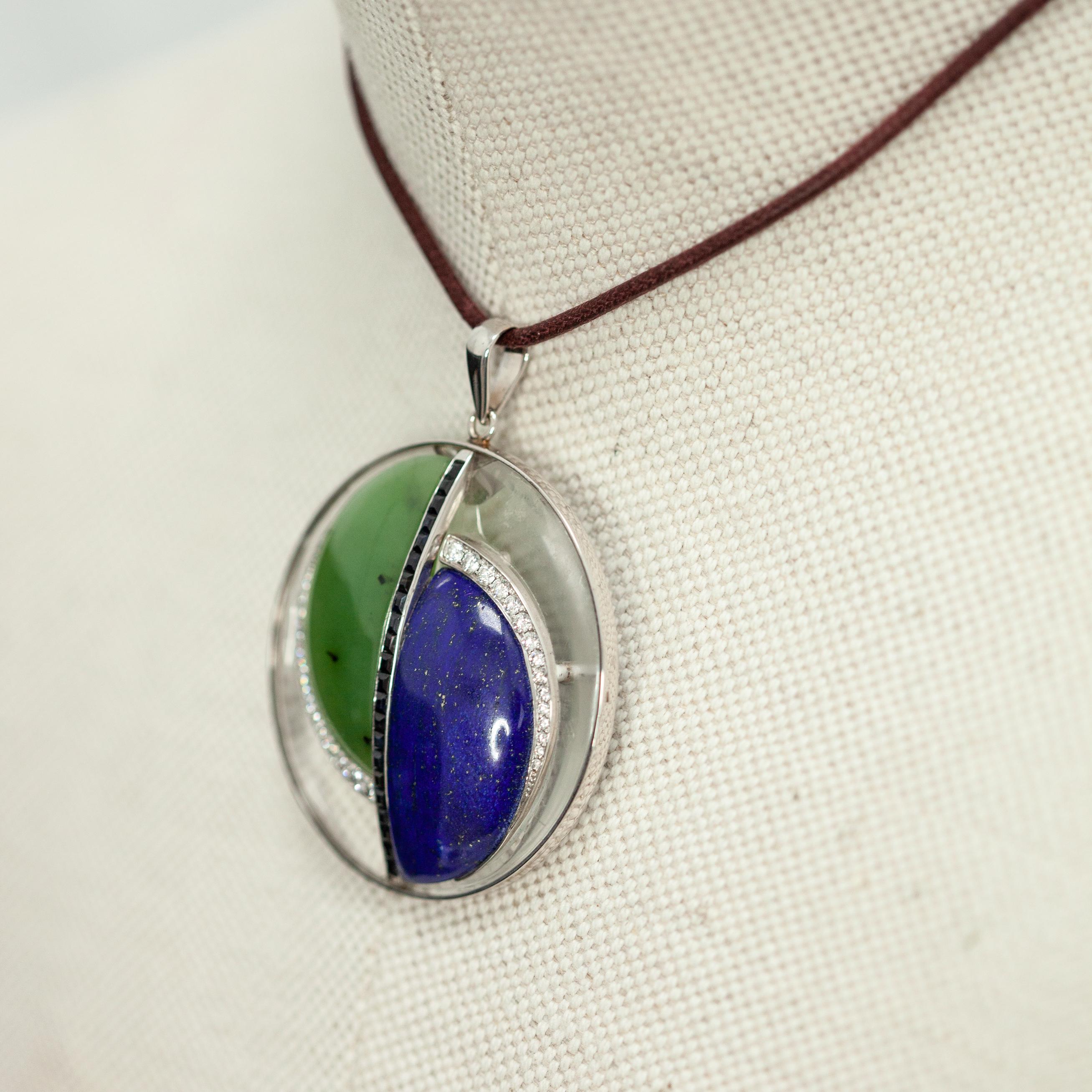 Pendentif en or blanc 14K diamant saphir lapis et cristal de roche néphrite en vente 4