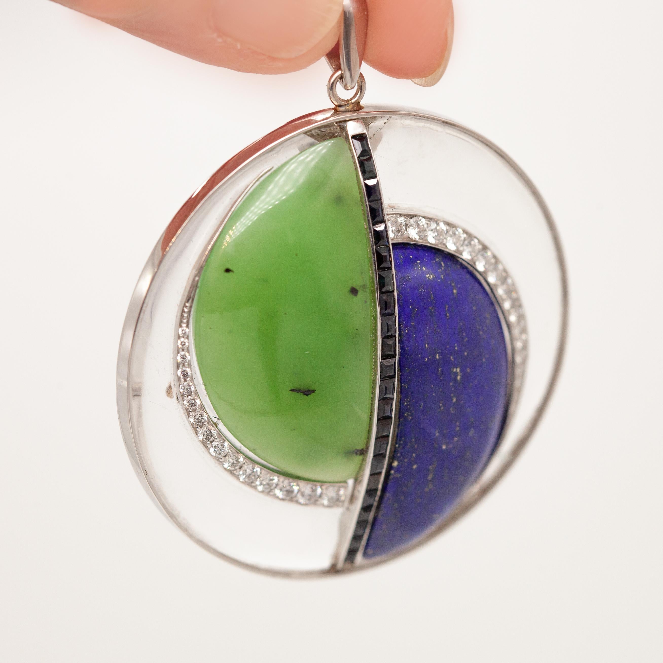 Moderne Pendentif en or blanc 14K diamant saphir lapis et cristal de roche néphrite en vente