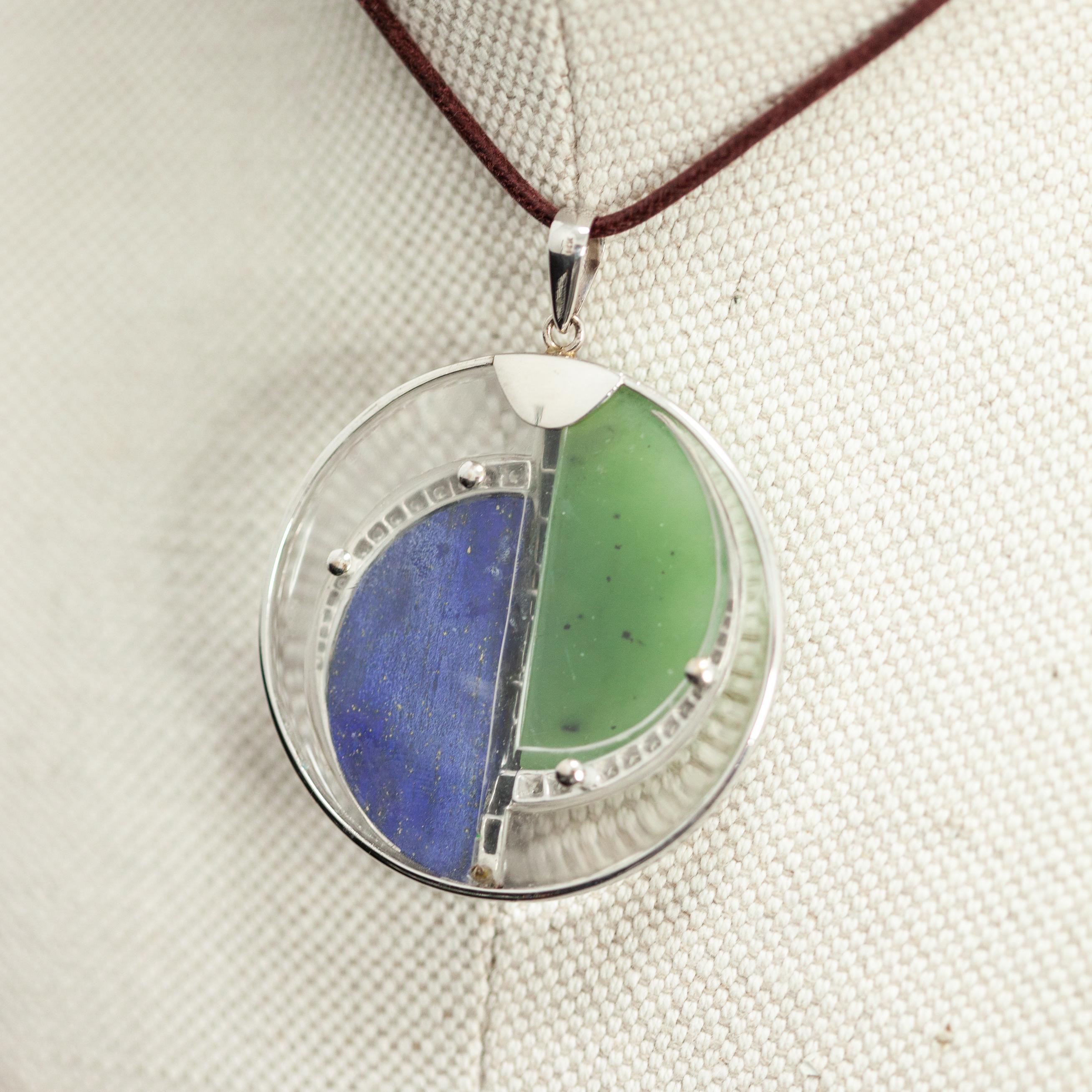 Pendentif en or blanc 14K diamant saphir lapis et cristal de roche néphrite Bon état - En vente à New York, NY