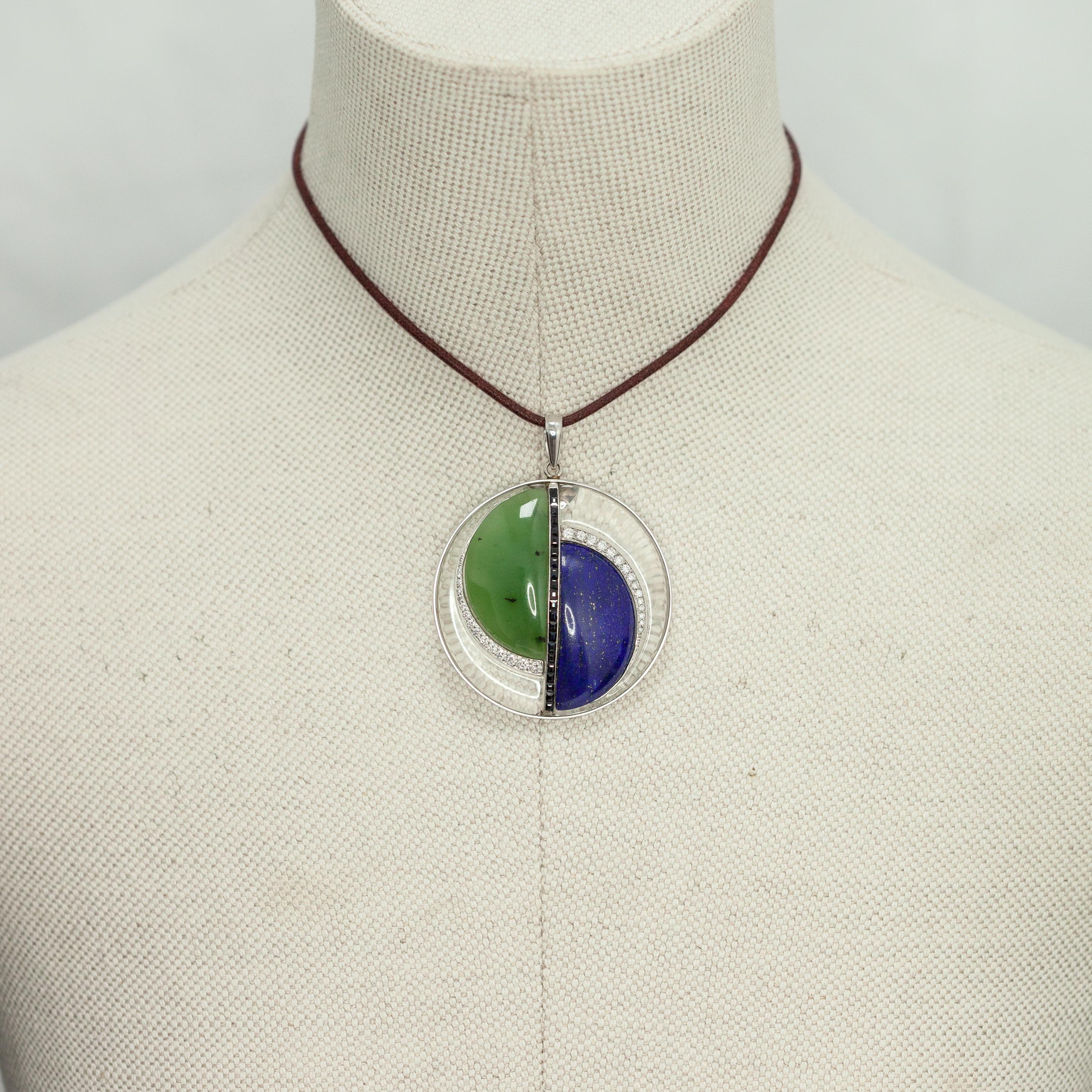 Pendentif en or blanc 14K diamant saphir lapis et cristal de roche néphrite en vente 3
