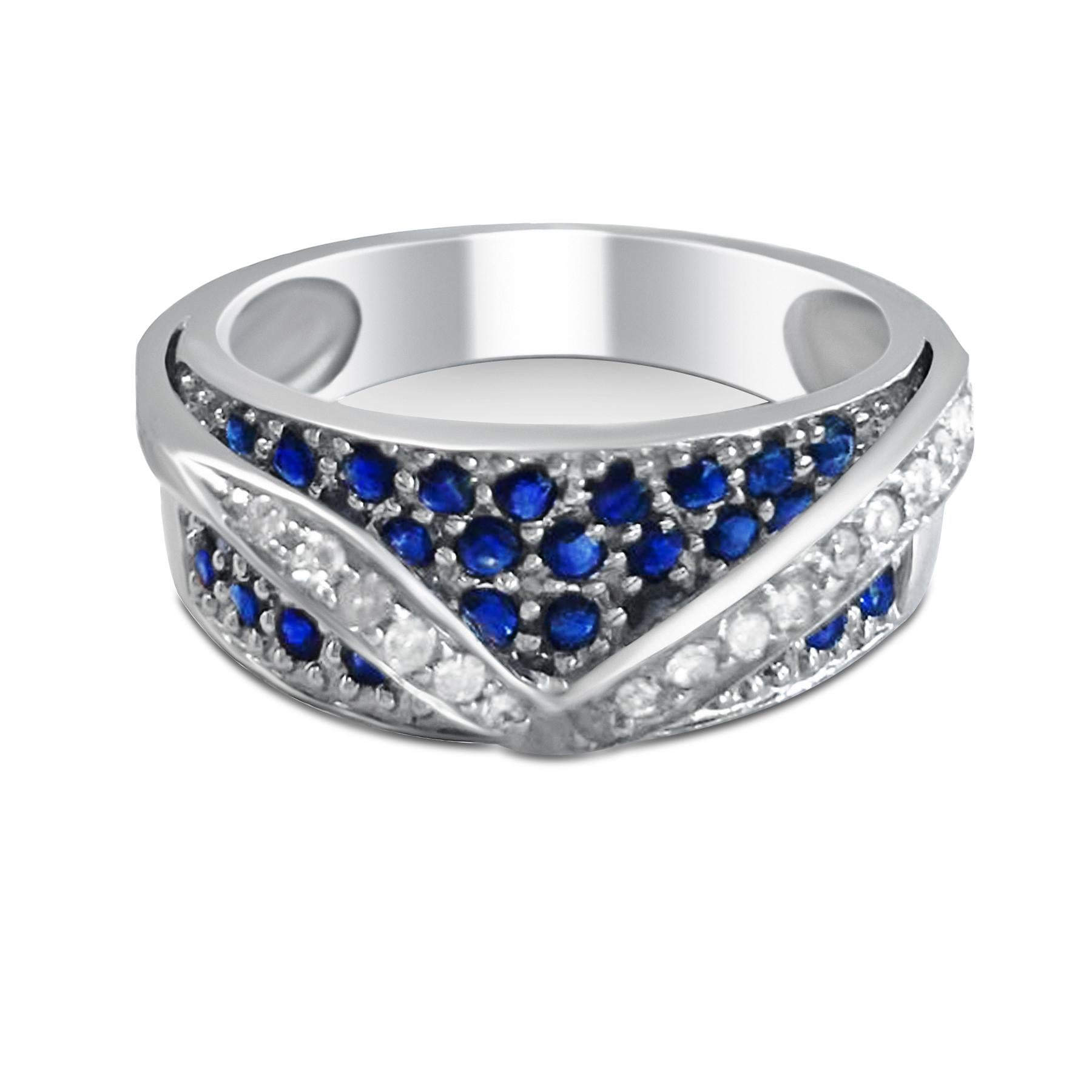 14 Karat White Gold Diamond and Sapphire Ring In New Condition For Sale In Jackson Heights, NY