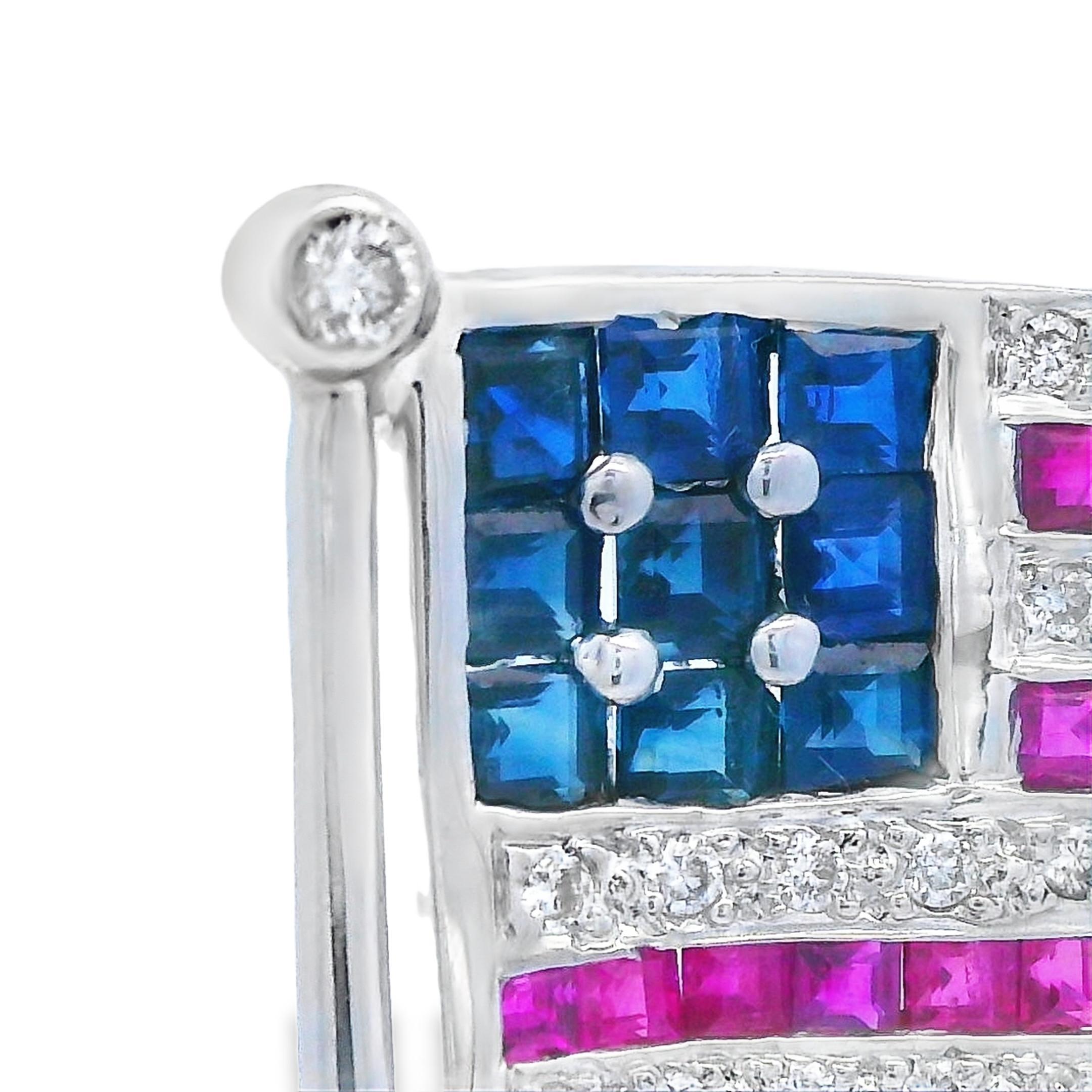 Épingle/pendentif en or blanc 14K avec diamants, saphirs et rubis représentant le drapeau américain des États-Unis Pour femmes en vente