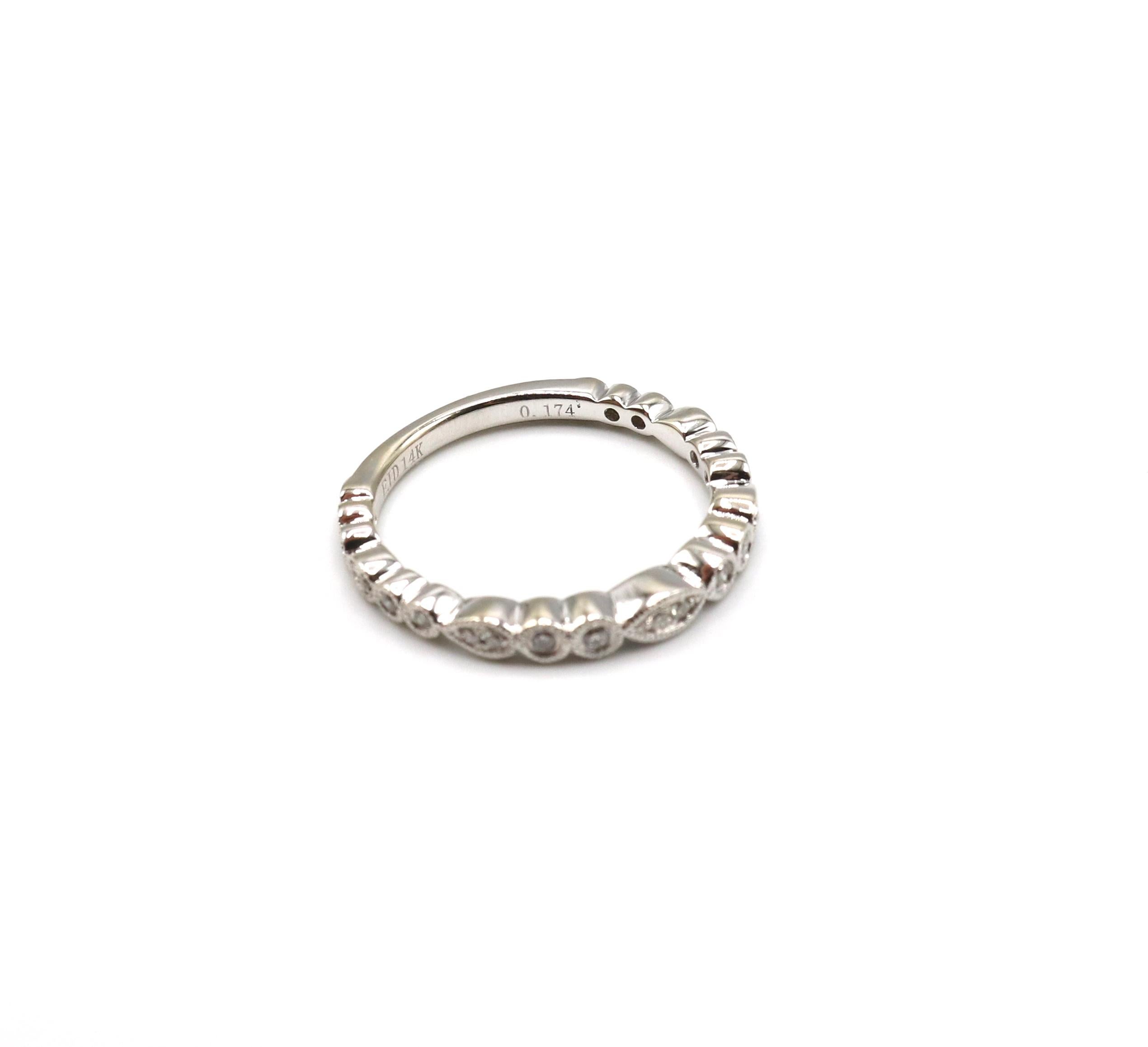 Women's or Men's 14 Karat White Gold Natural Diamond Scalloped Milgrain Wedding Band Ring For Sale