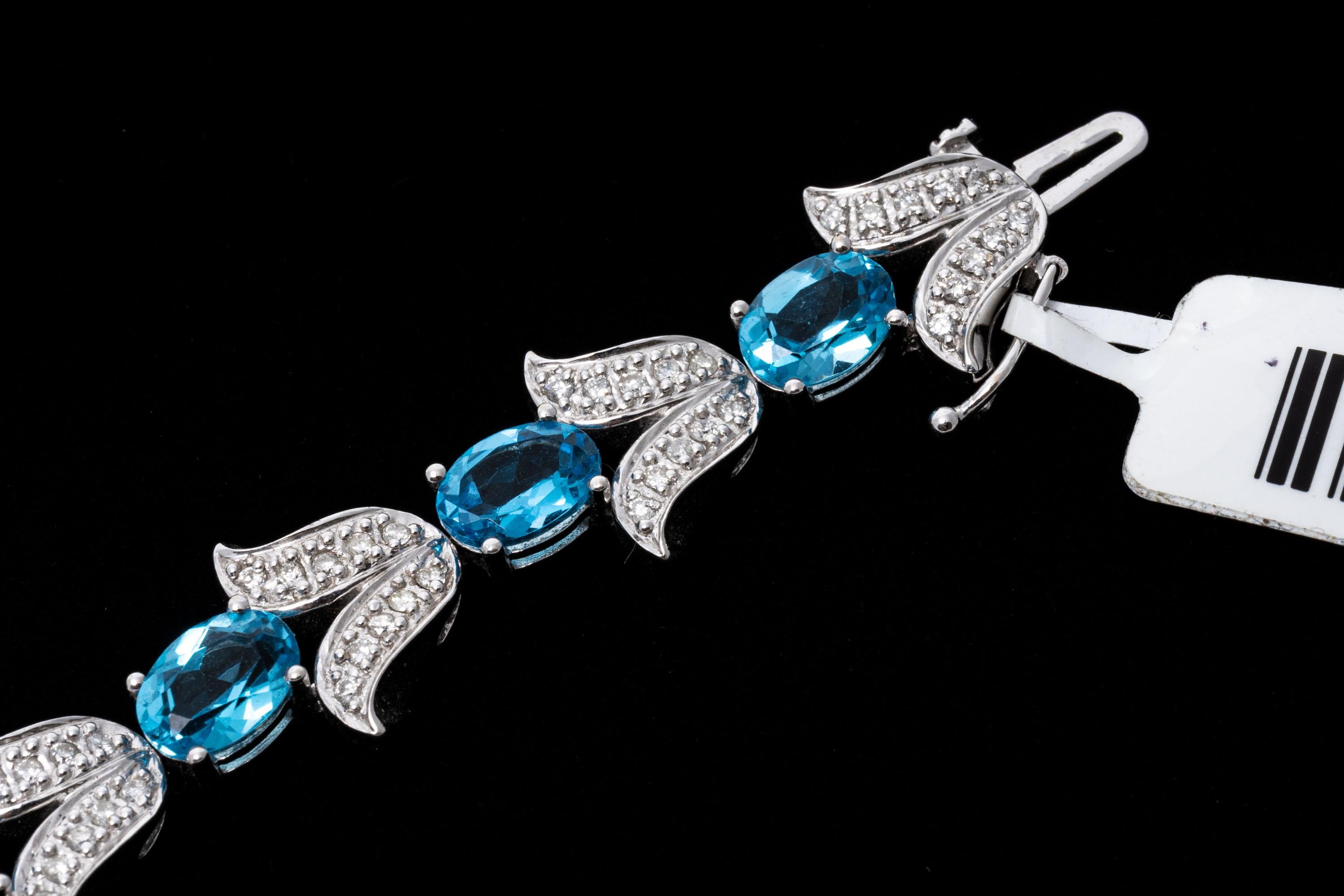 14k White Gold Diamond Set Tulip And Blue Topaz Link Bracelet In Good Condition For Sale In Southport, CT