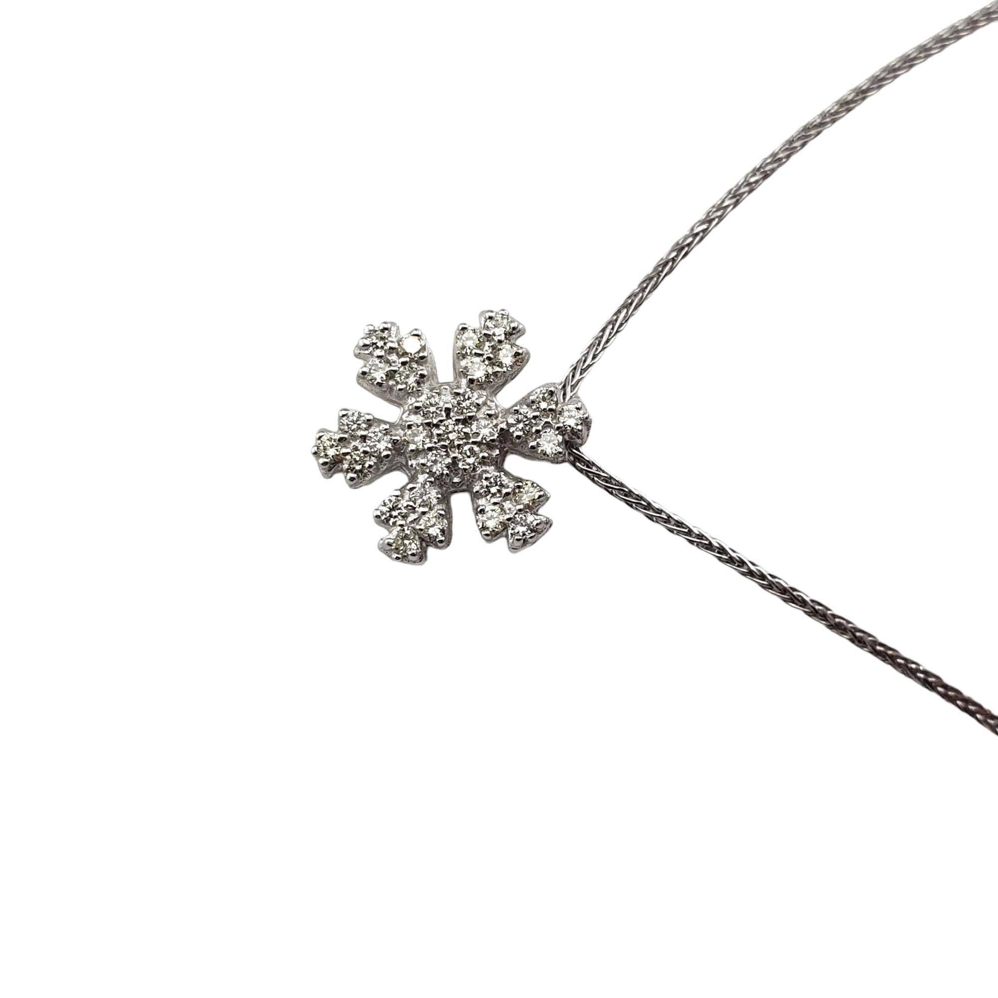 Vintage 14K White Gold Diamond Snowflake Pendant Necklace-

This sparkling snowflake pendant features 31 round brilliant cut diamonds set in classic 14K white gold.  Suspends from a classic wheat chain necklace.

Approximate total diamond weight: 