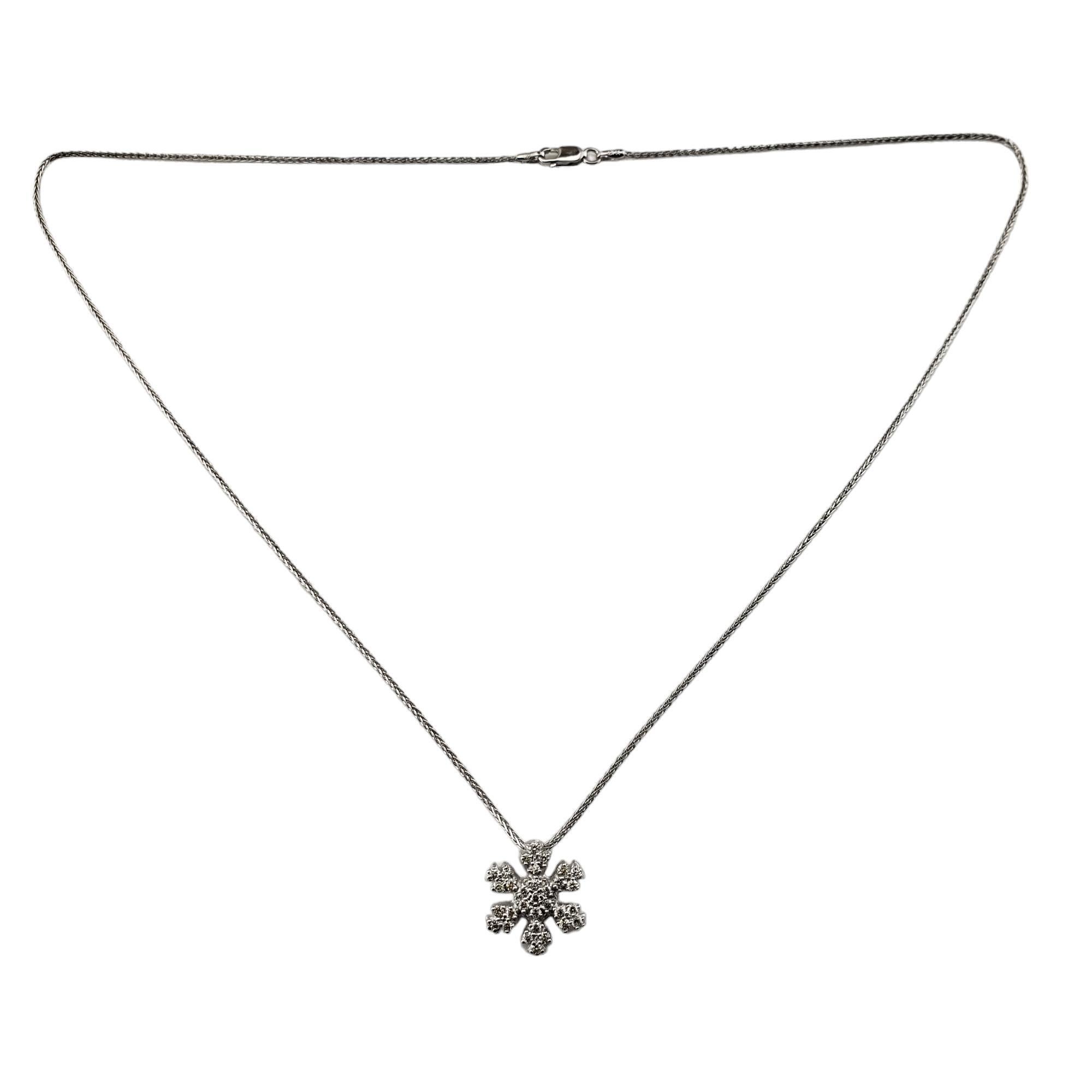 14K White Gold Diamond Snowflake Pendant Necklace #15503 In Good Condition For Sale In Washington Depot, CT
