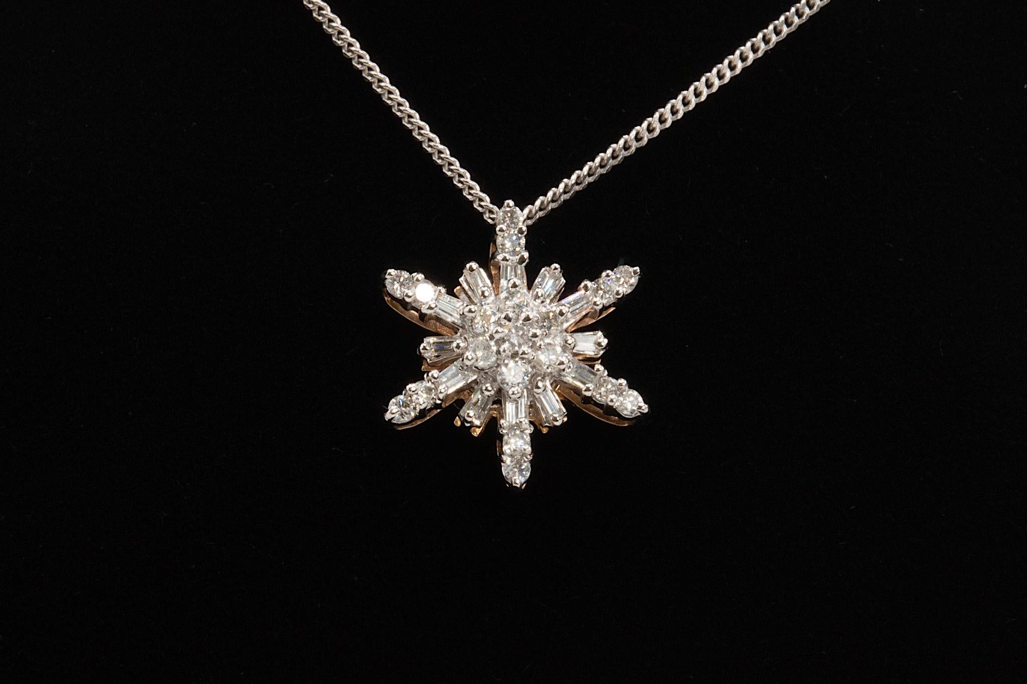 14k Weißgold Diamant-Halskette mit Schneeflocken-Anhänger (Rundschliff) im Angebot