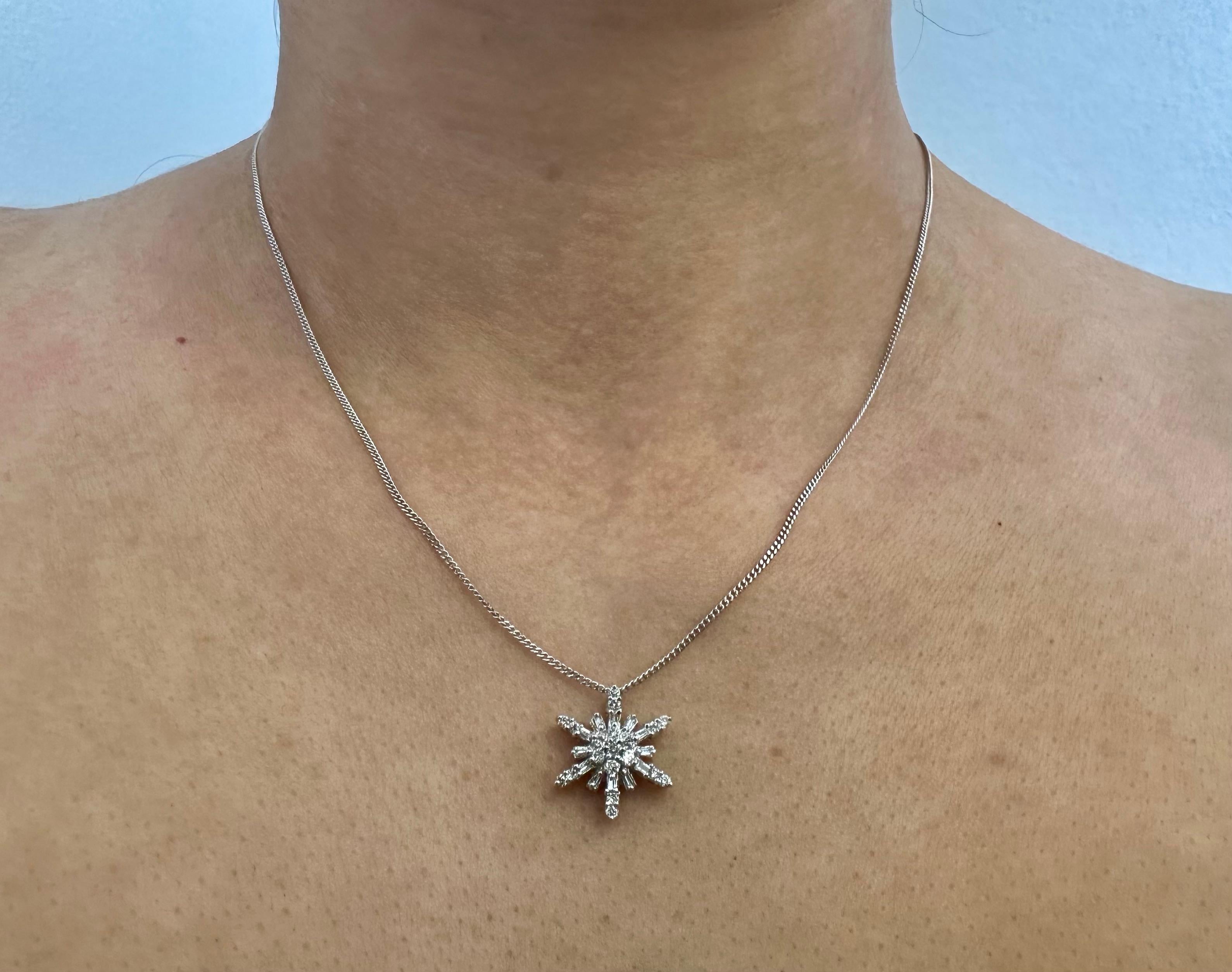 14k Weißgold Diamant-Halskette mit Schneeflocken-Anhänger im Zustand „Gut“ im Angebot in Houston, TX