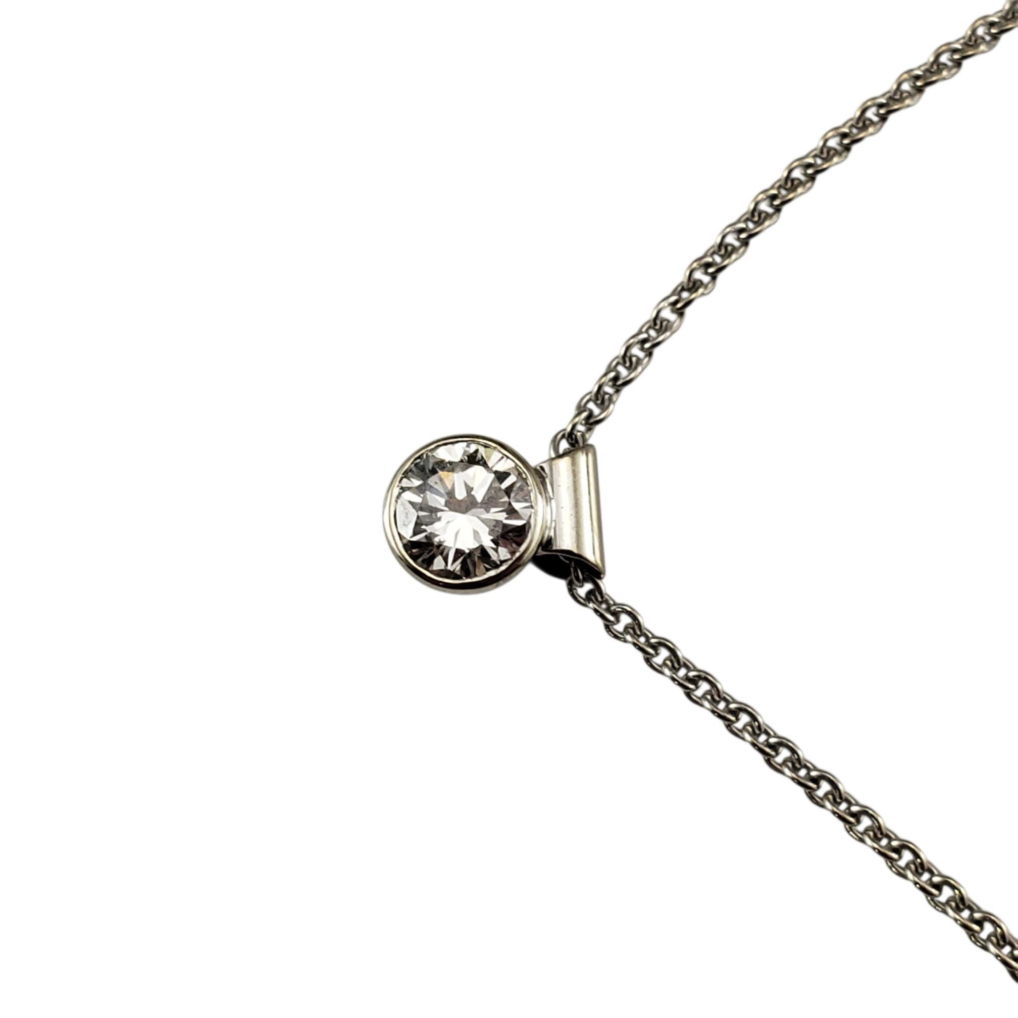 Contemporaneo Collana con solitario di diamanti in oro bianco 14K #23031 in vendita
