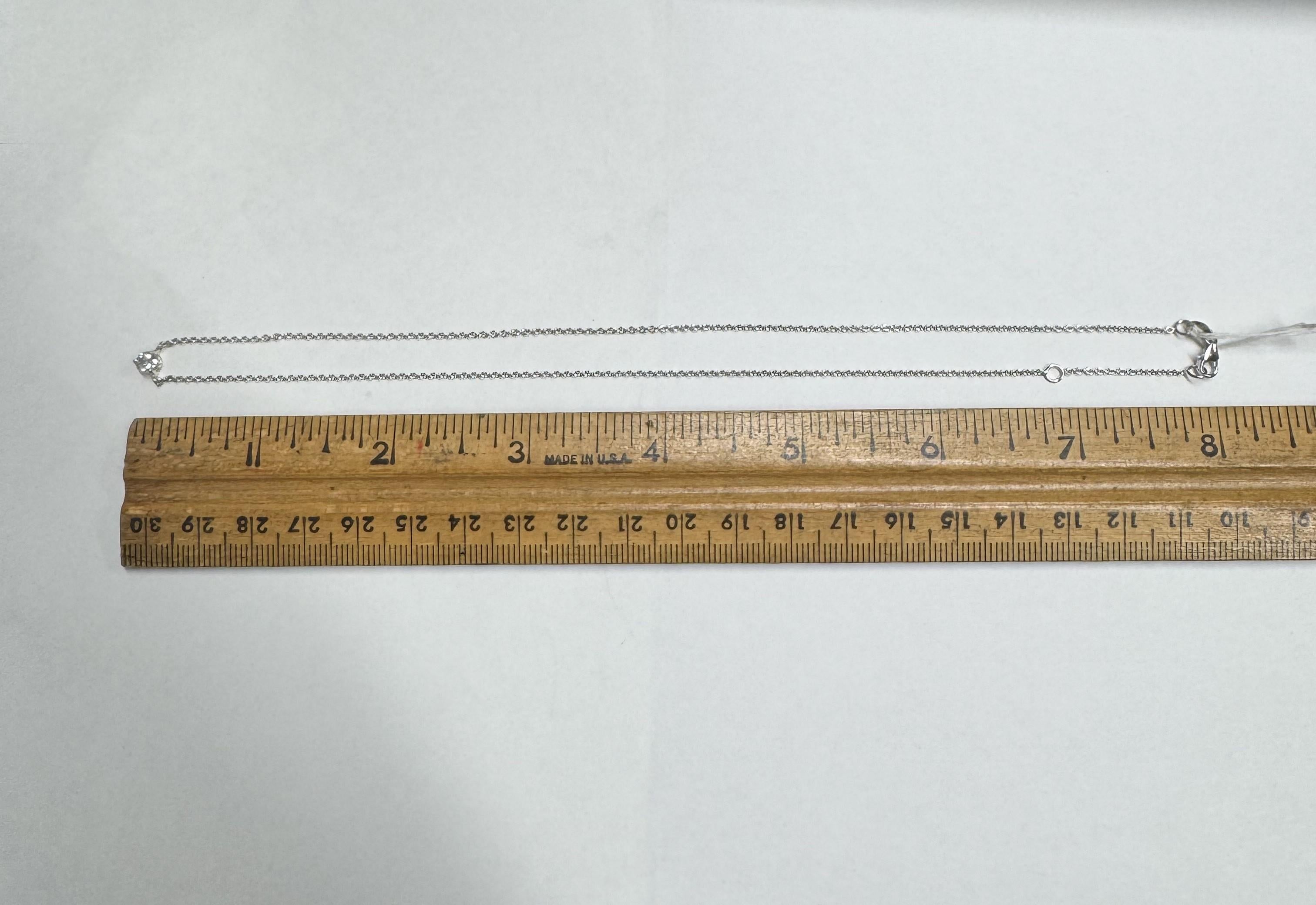 Taille princesse Pendentif en or blanc 14k diamant solitaire pesant .89pts. en vente