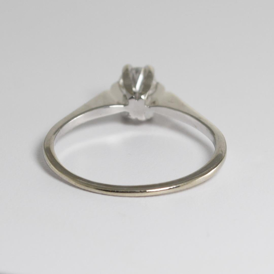 Anillo solitario de diamantes de oro blanco de 14 quilates 0,35 ct en Excelente estado para la venta en Laguna Beach, CA