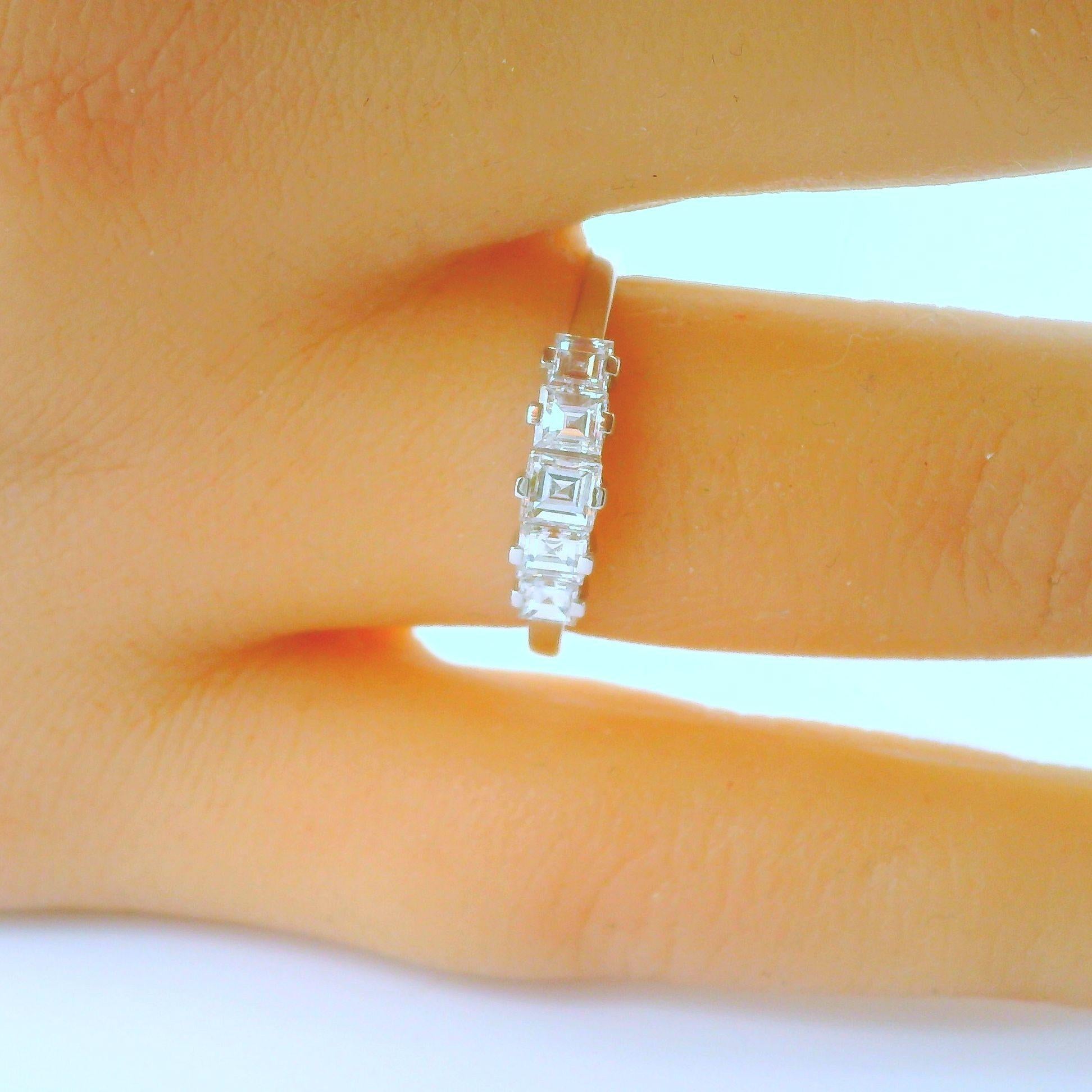 14K Weißgold Diamant Ring in Quadratform im Zustand „Neu“ im Angebot in Beverly Hills, CA