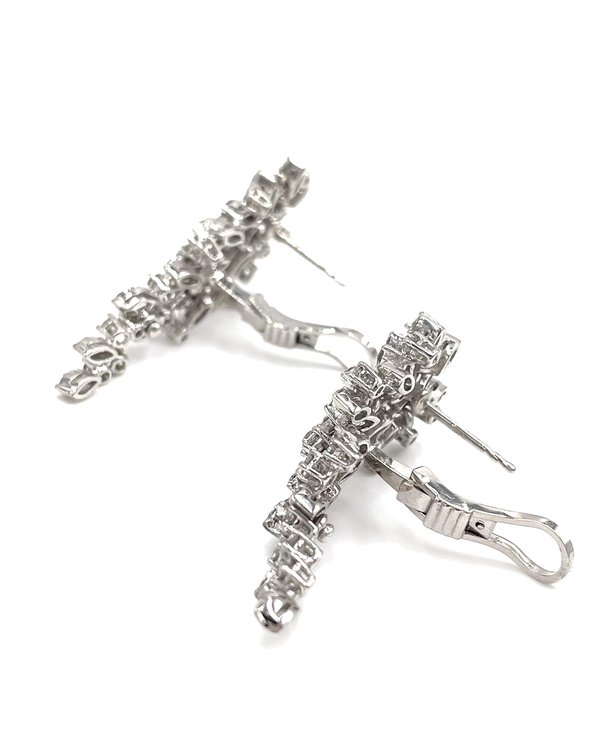 14K White Gold Diamond Statement Earrings In New Condition For Sale In Old Tappan, NJ