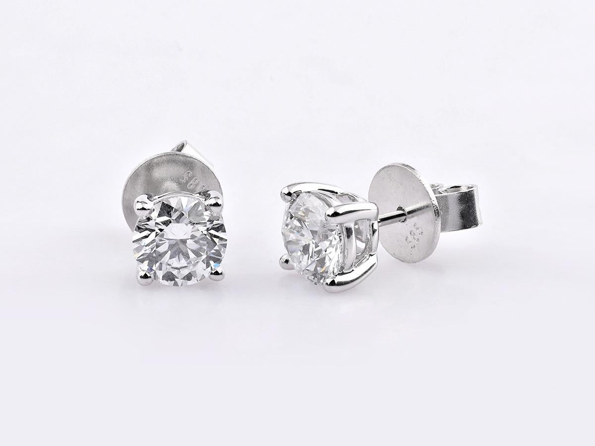 Boucles d'oreilles en or blanc 14K à diamant - poids total de 2,05 carats Pour femmes en vente
