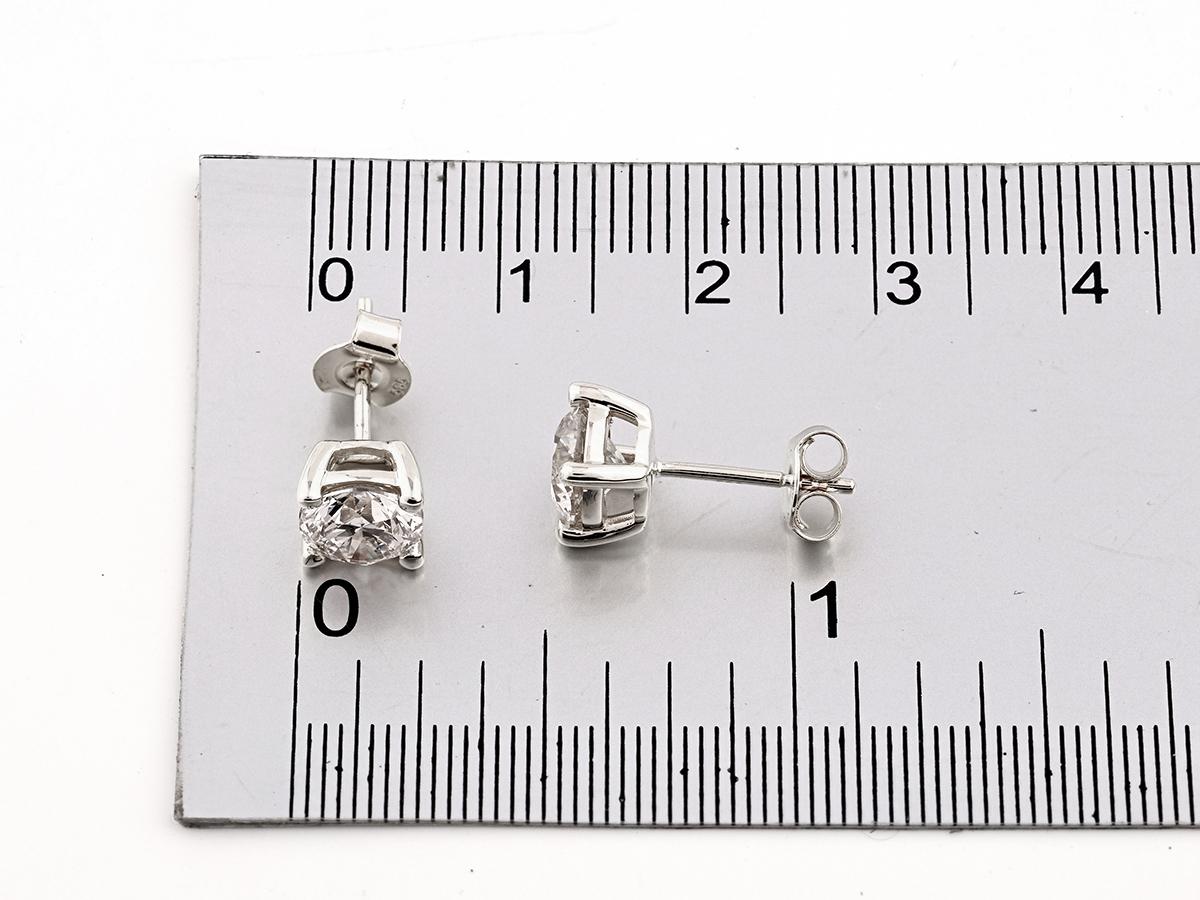 Boucles d'oreilles en or blanc 14K à diamant - poids total de 2,05 carats en vente 3