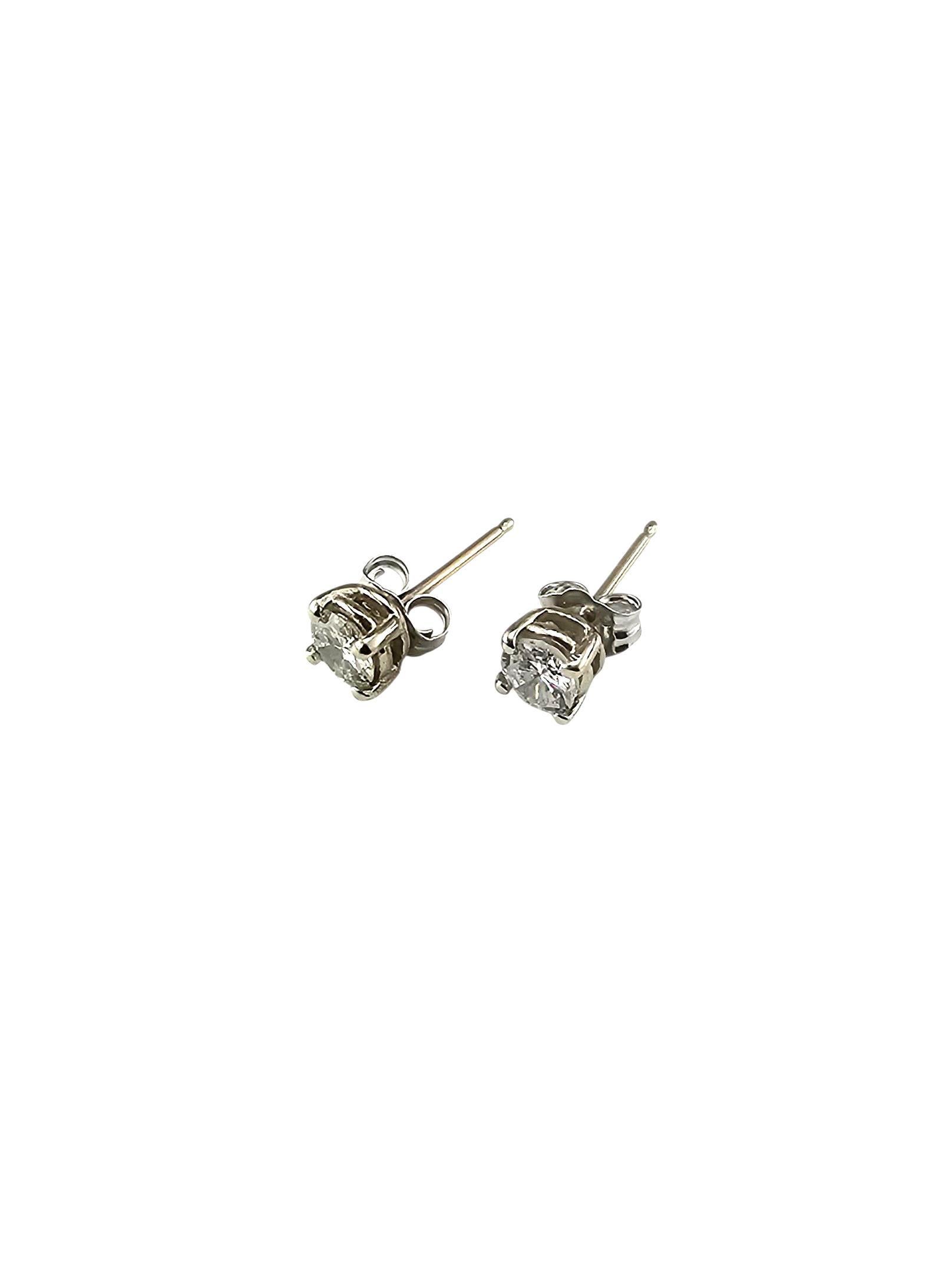 Contemporain Boucles d'oreilles en or blanc 14K avec diamants #23946 en vente