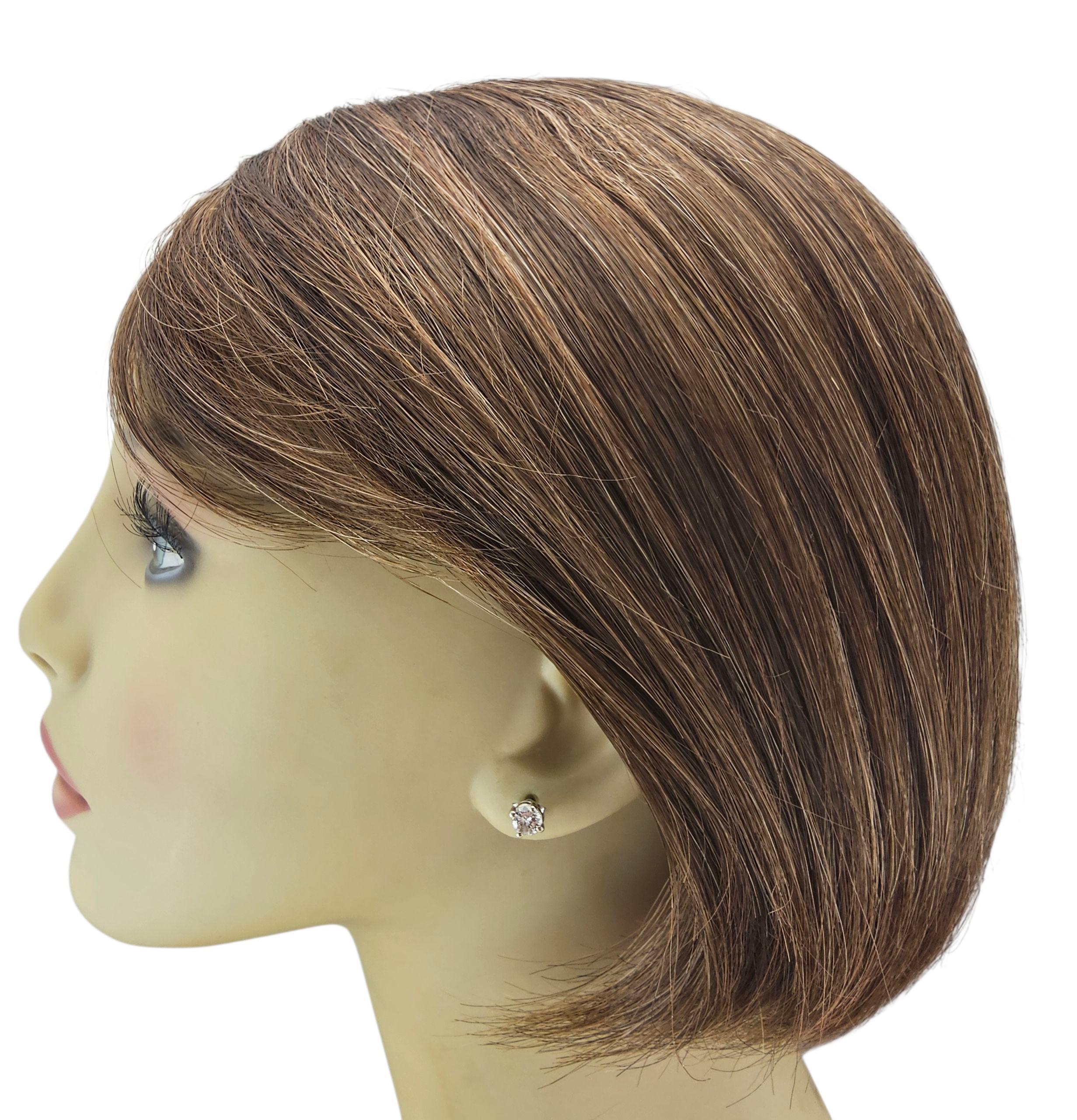 Boucles d'oreilles en or blanc 14K avec diamants #23946 Bon état - En vente à Washington Depot, CT