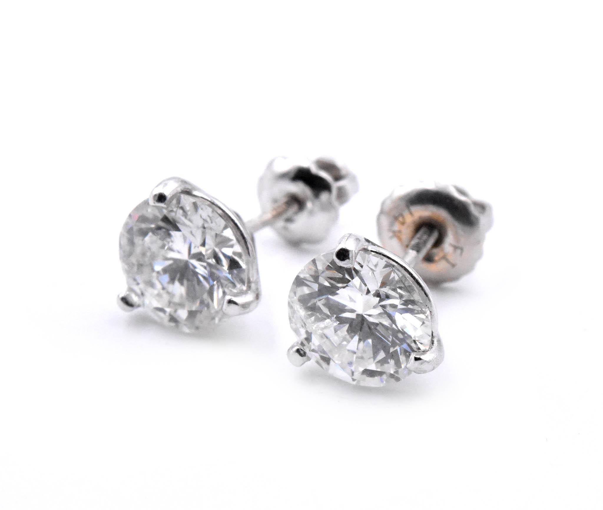Round Cut 14 Karat White Gold Diamond Stud Earrings