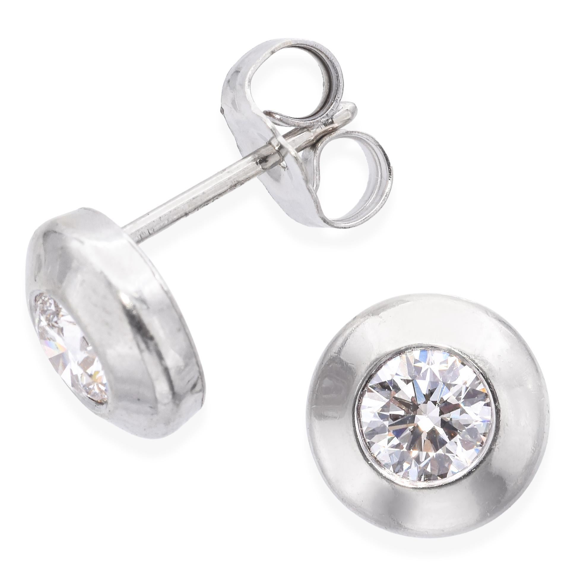Taglio rotondo Orecchini con diamante in oro bianco 14K in vendita